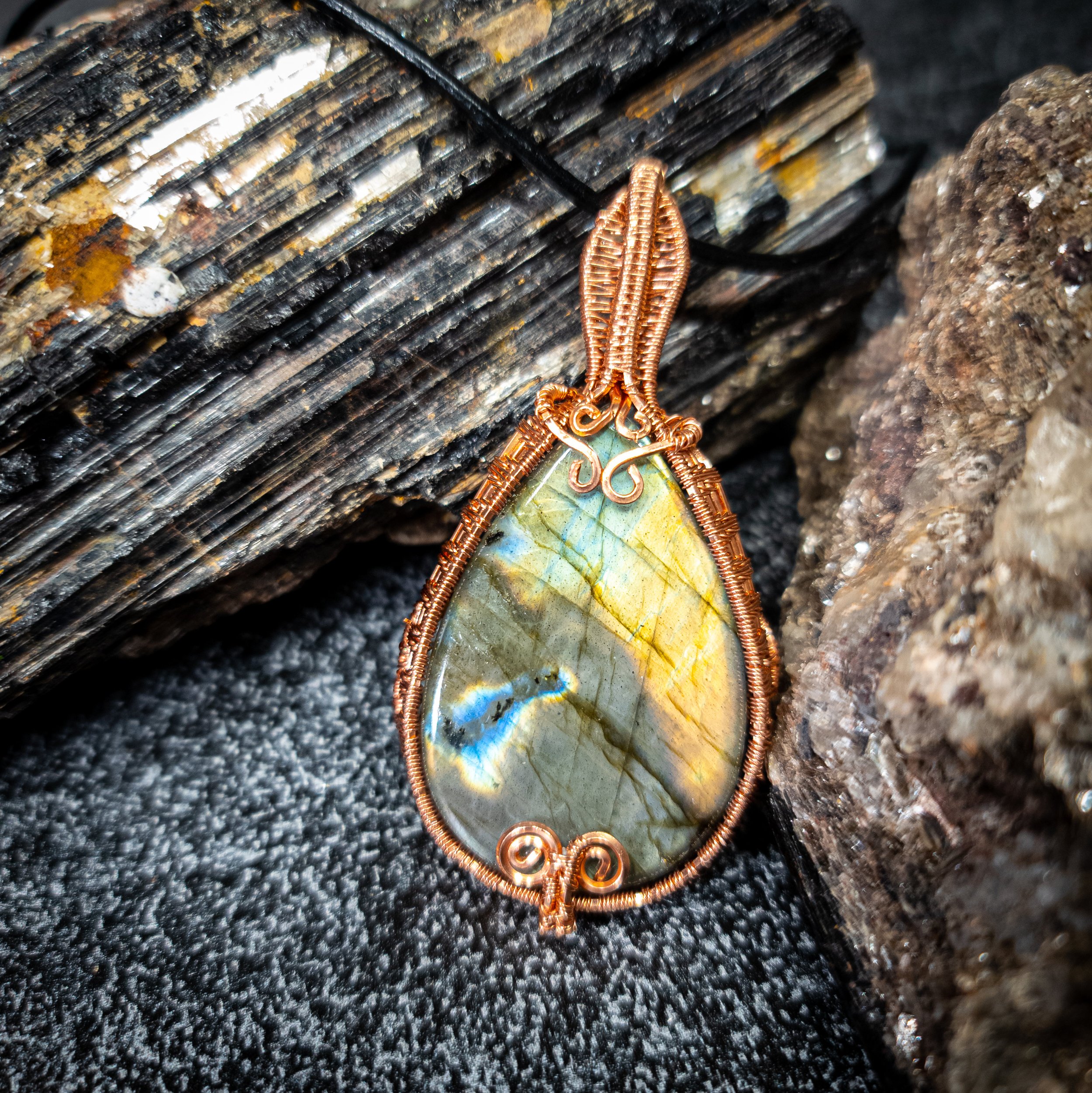 Ulara Moon Labradorite Pendant by Vailen