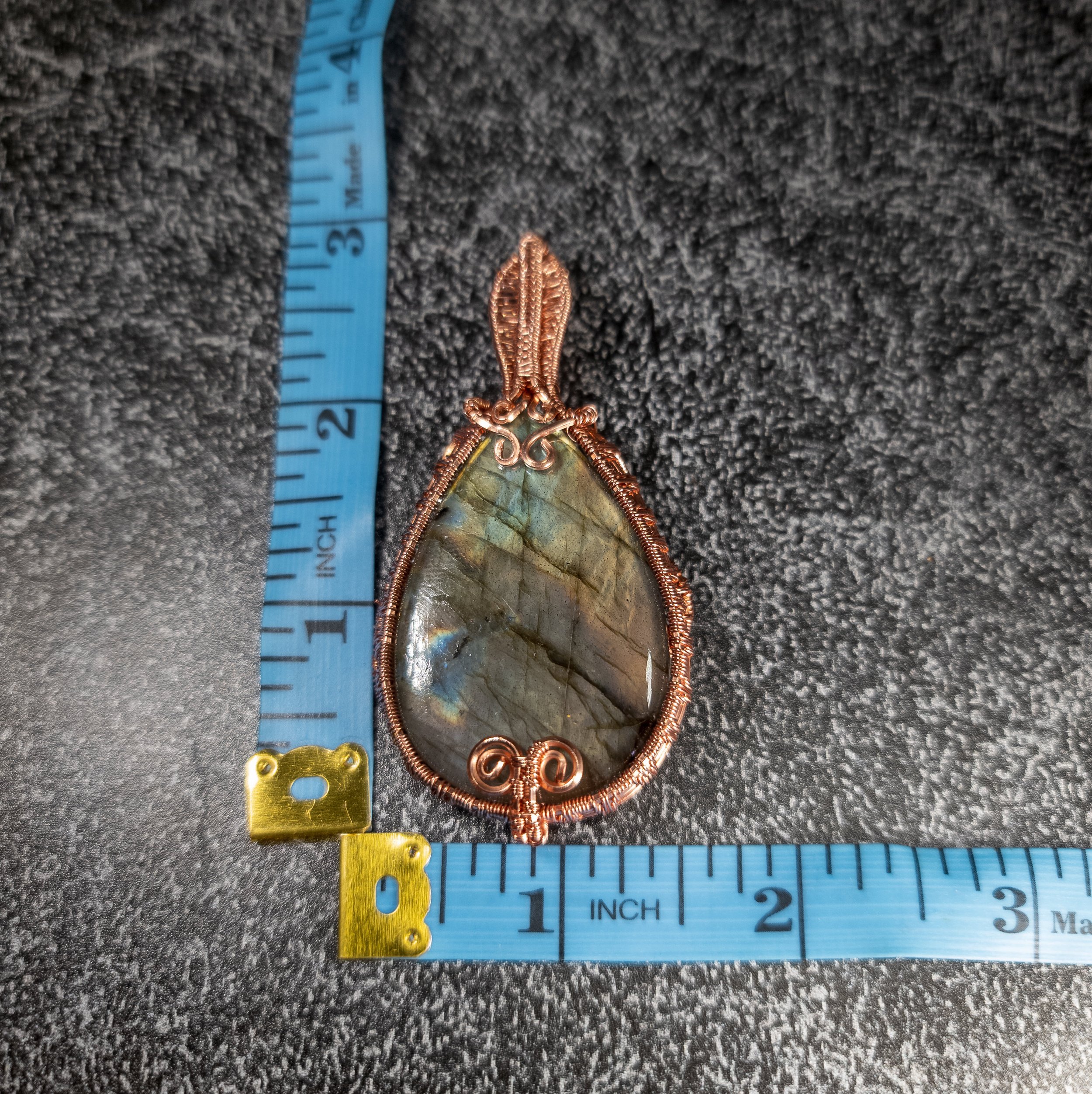 Ulara Moon Labradorite Pendant by Vailen