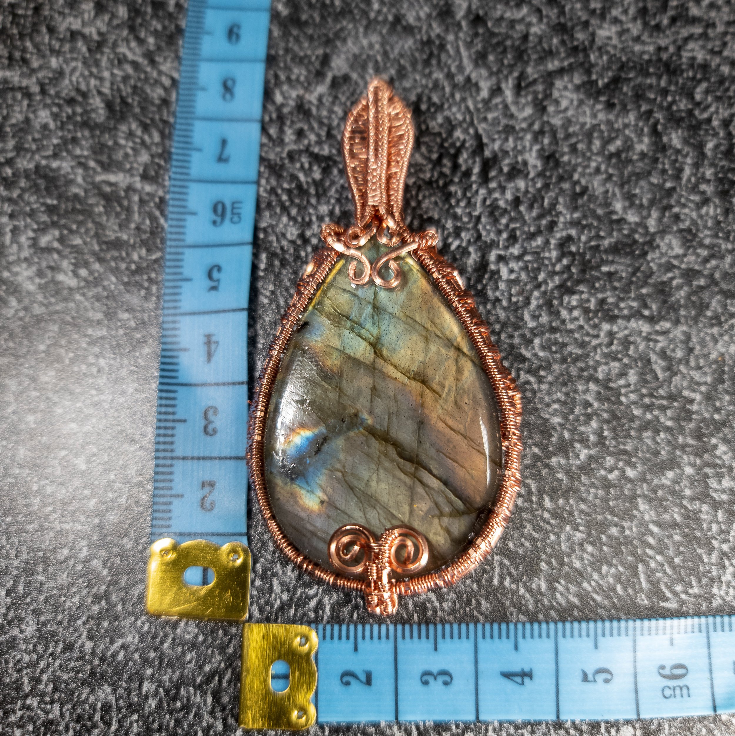Ulara Moon Labradorite Pendant by Vailen
