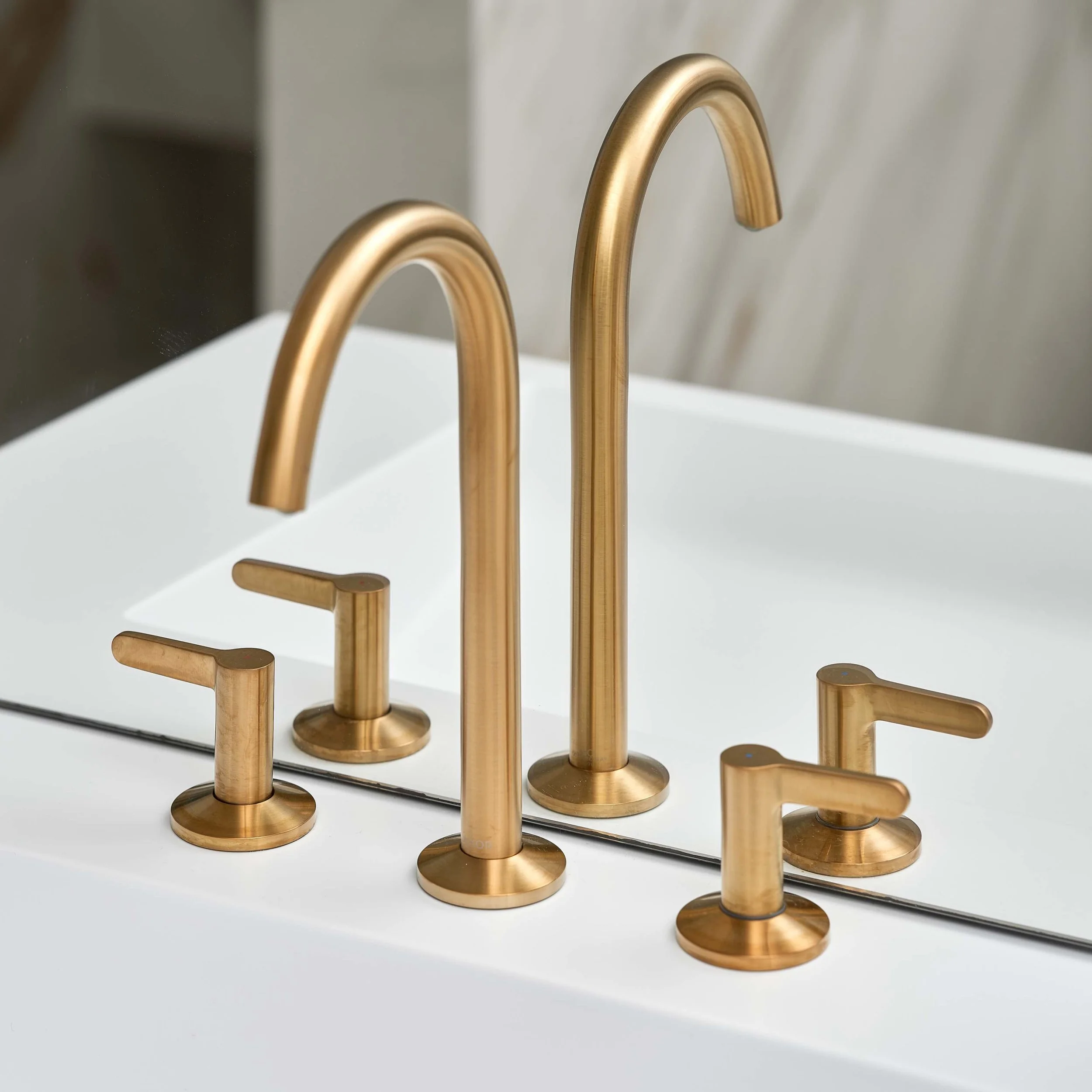 Gold bathroom basin tap