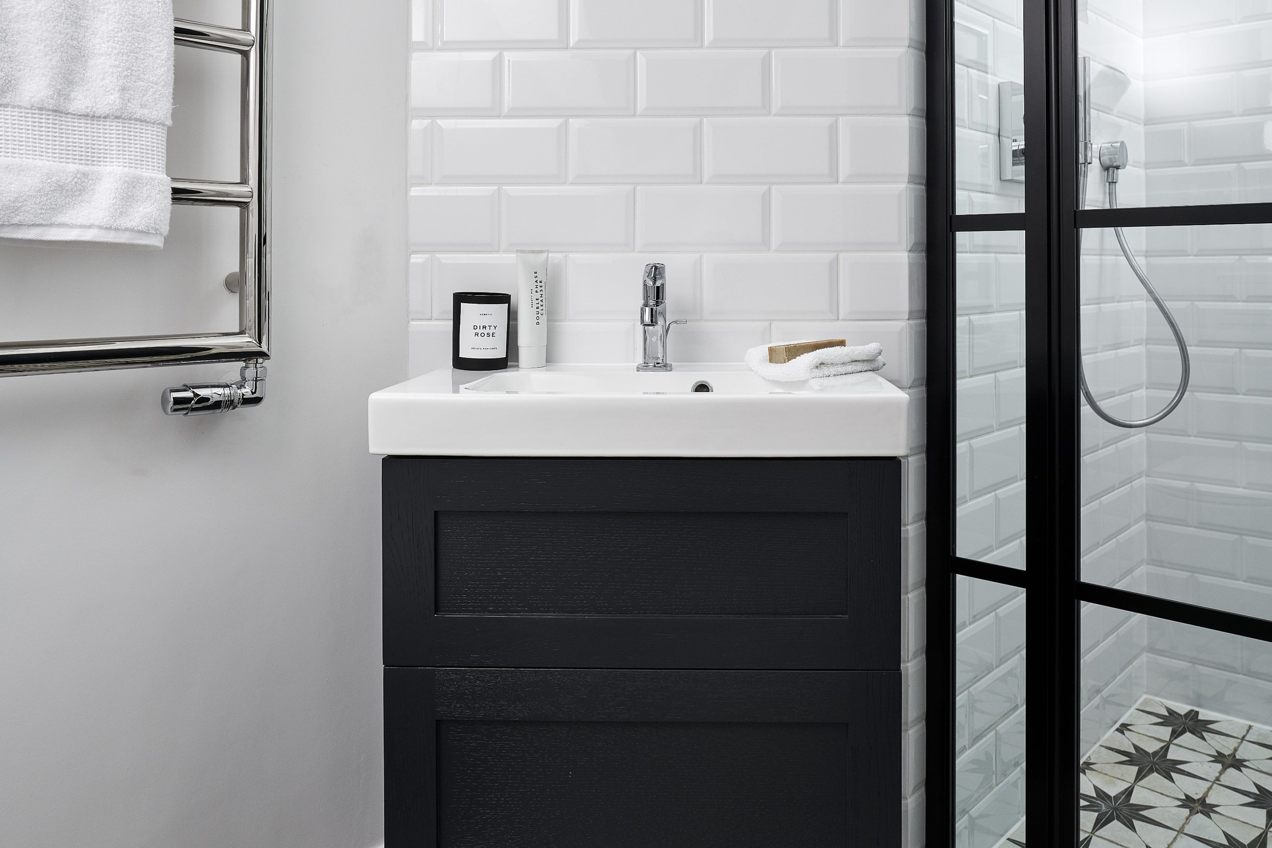 black vanity unit with white gloss metro tiles