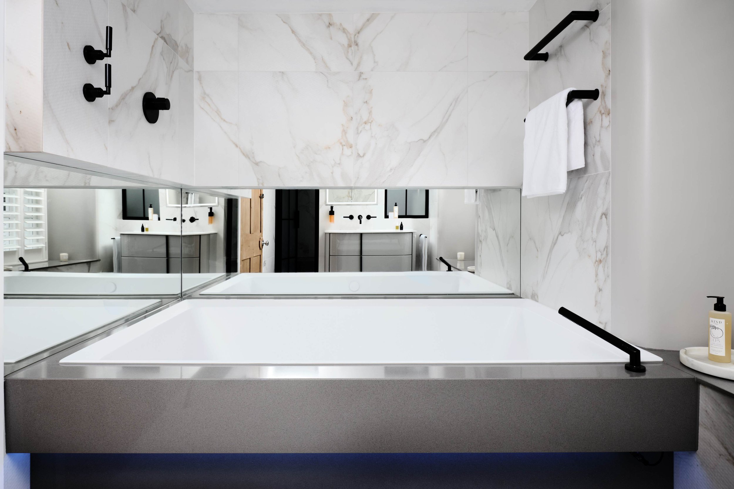 spa-bath-in-bathroom-with-marble-tiles.jpg