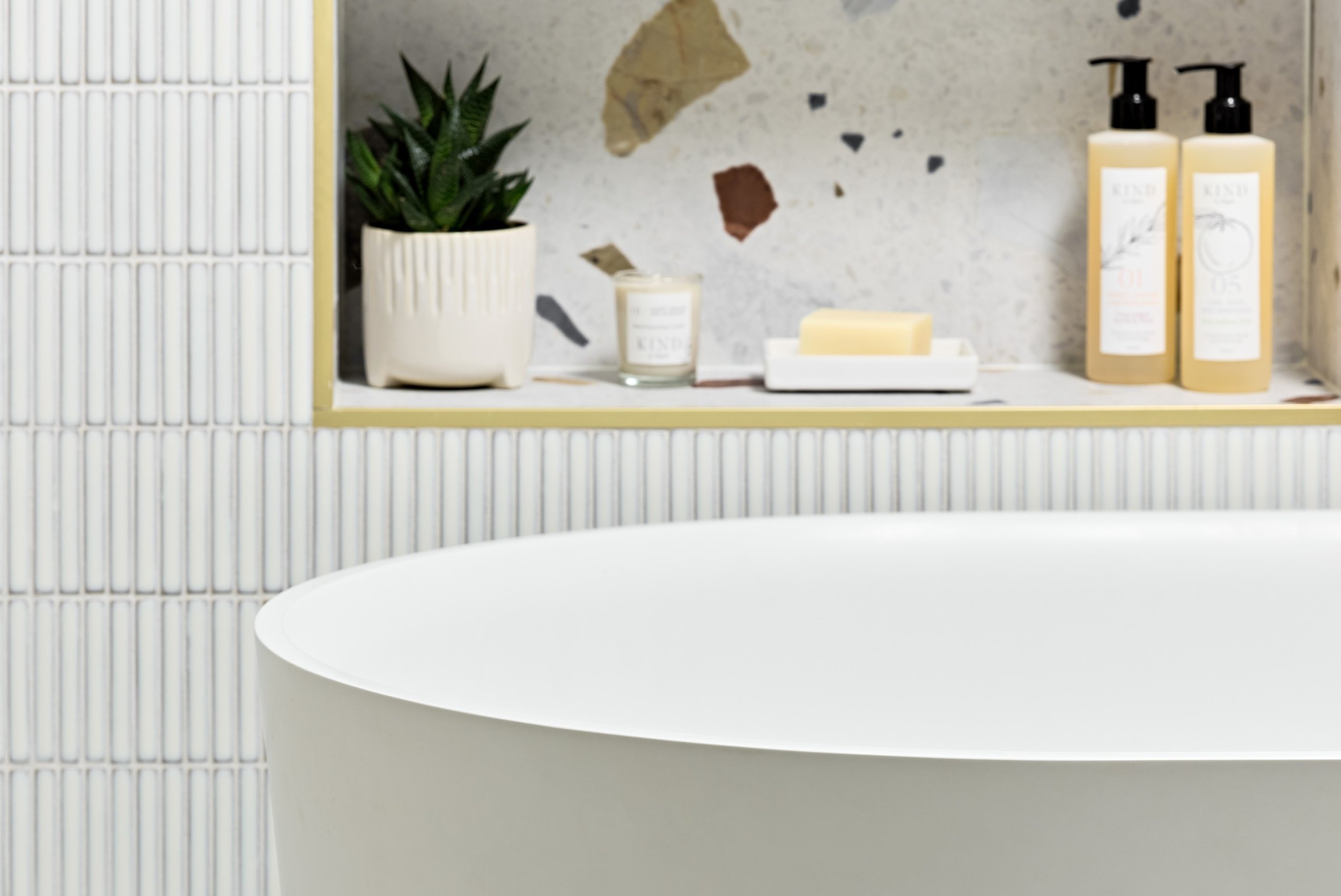 rim-of-white-freestanding-bath.jpg