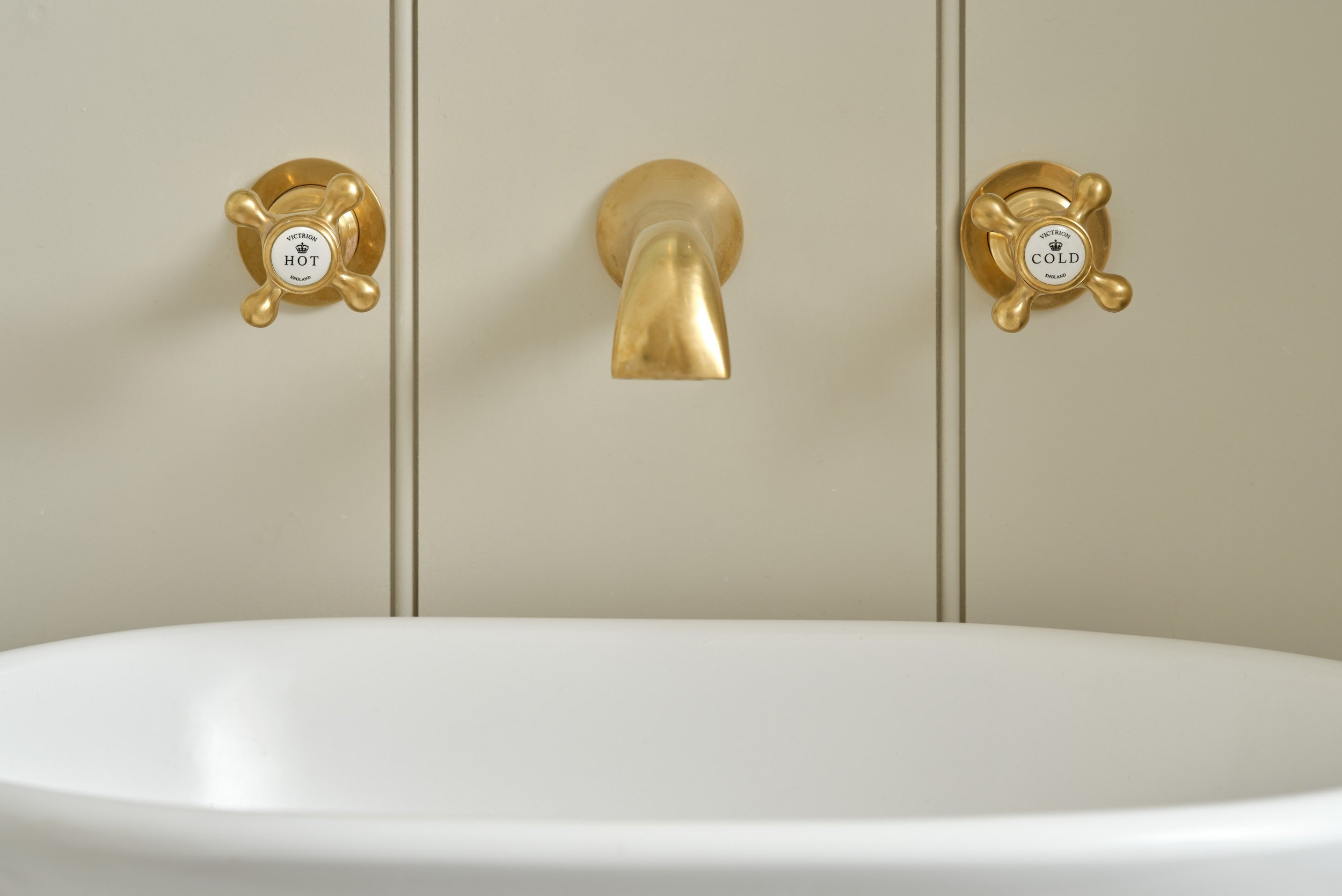 traditionl-gold-basin-taps-on-oainted-panelling.jpg
