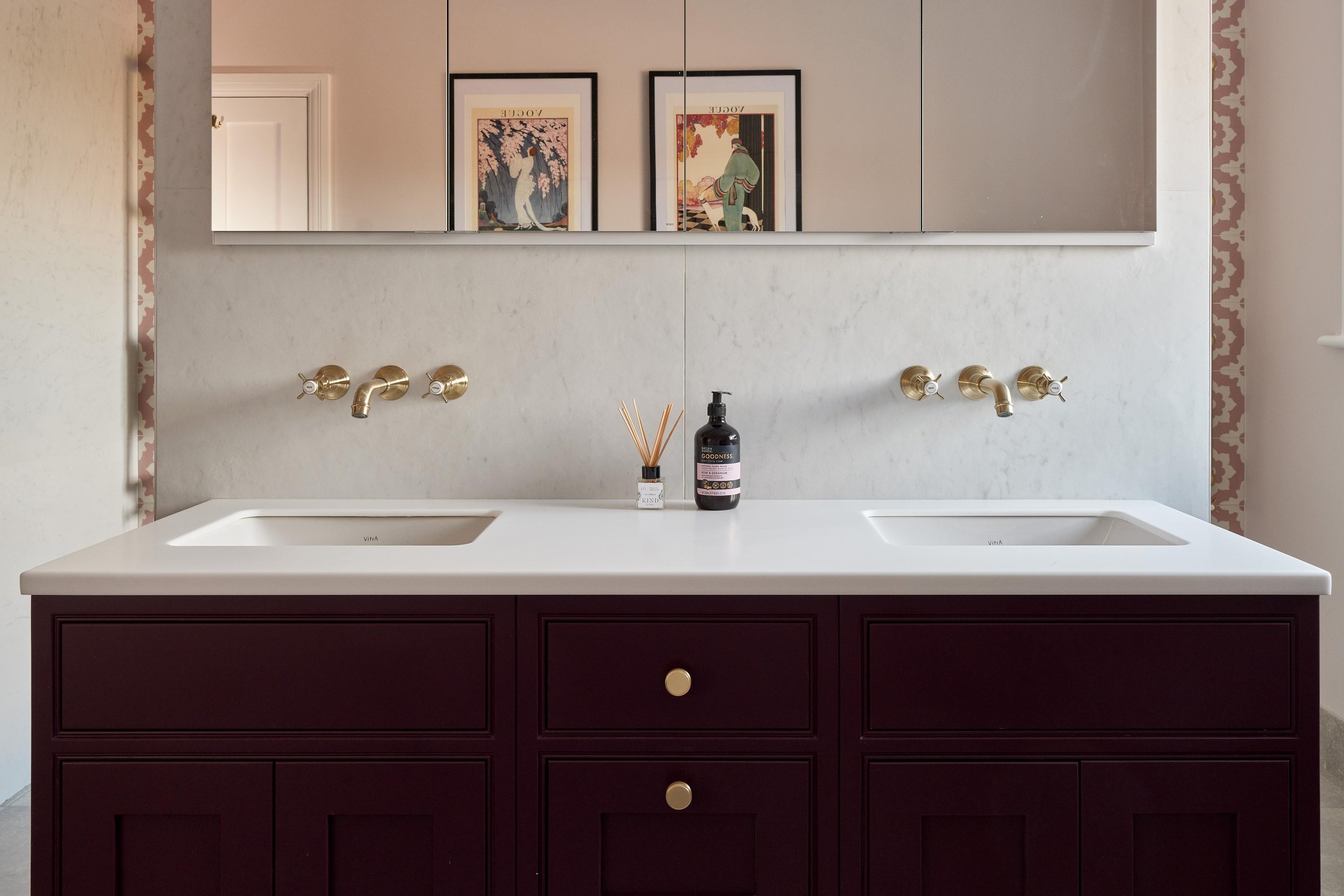 ripples-bathroom-with-plumb-vanity-unit-and-brushed-brass-brassware.jpg