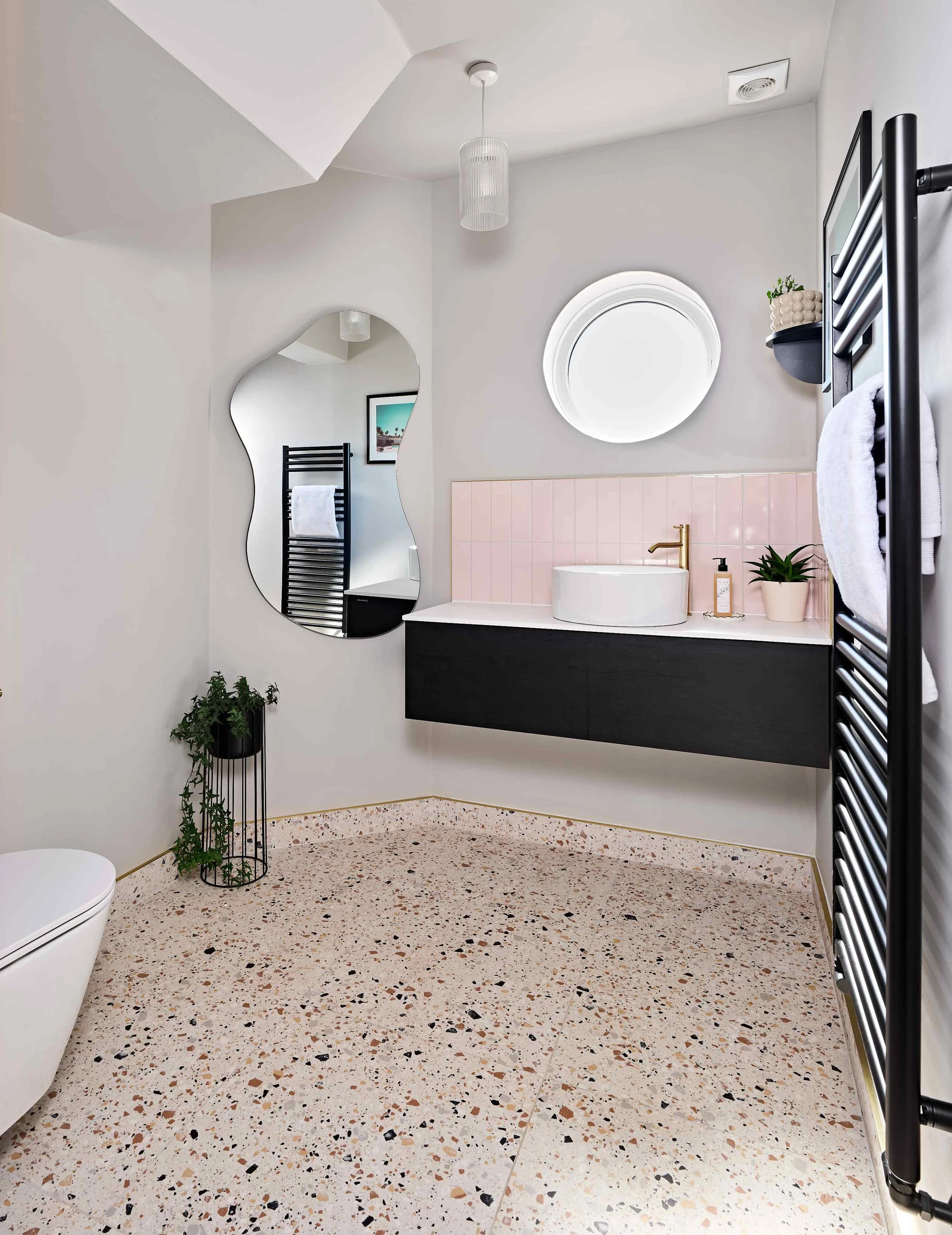Bathroom Design: Miami Inspired Cloakroom With Gold Accents