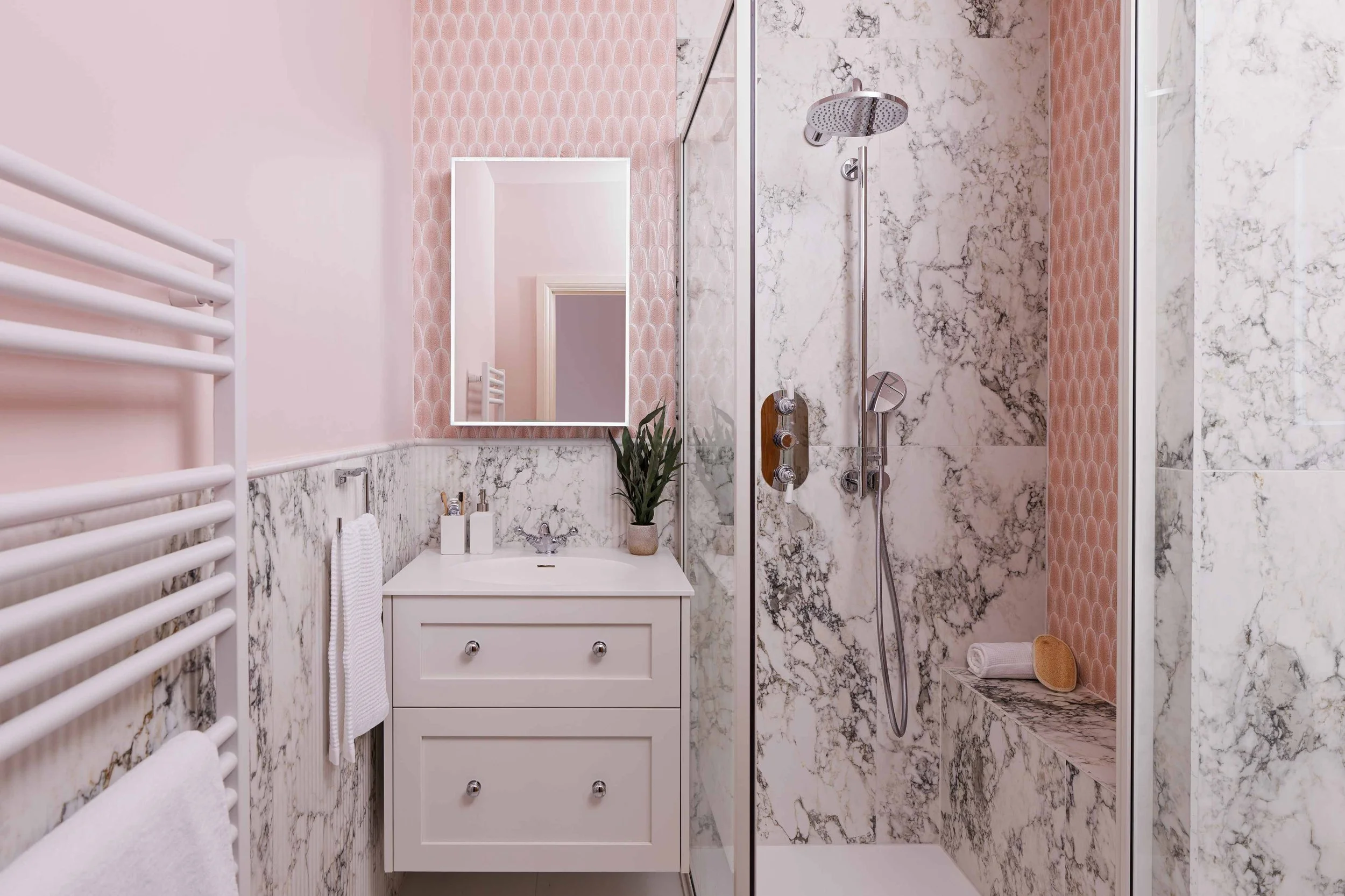 Gallery: Pretty in pink en-suite