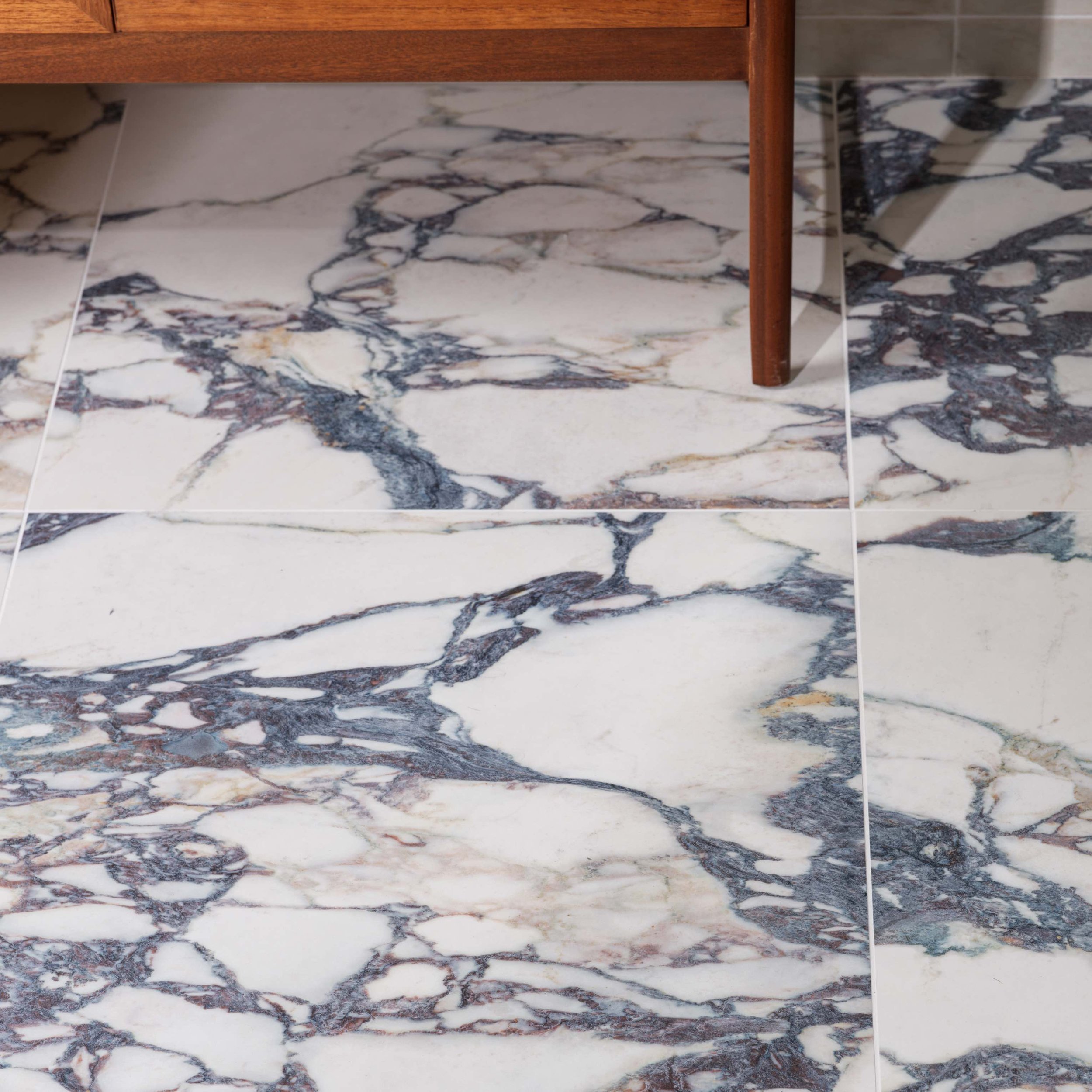 white and blue veined porcelain tile