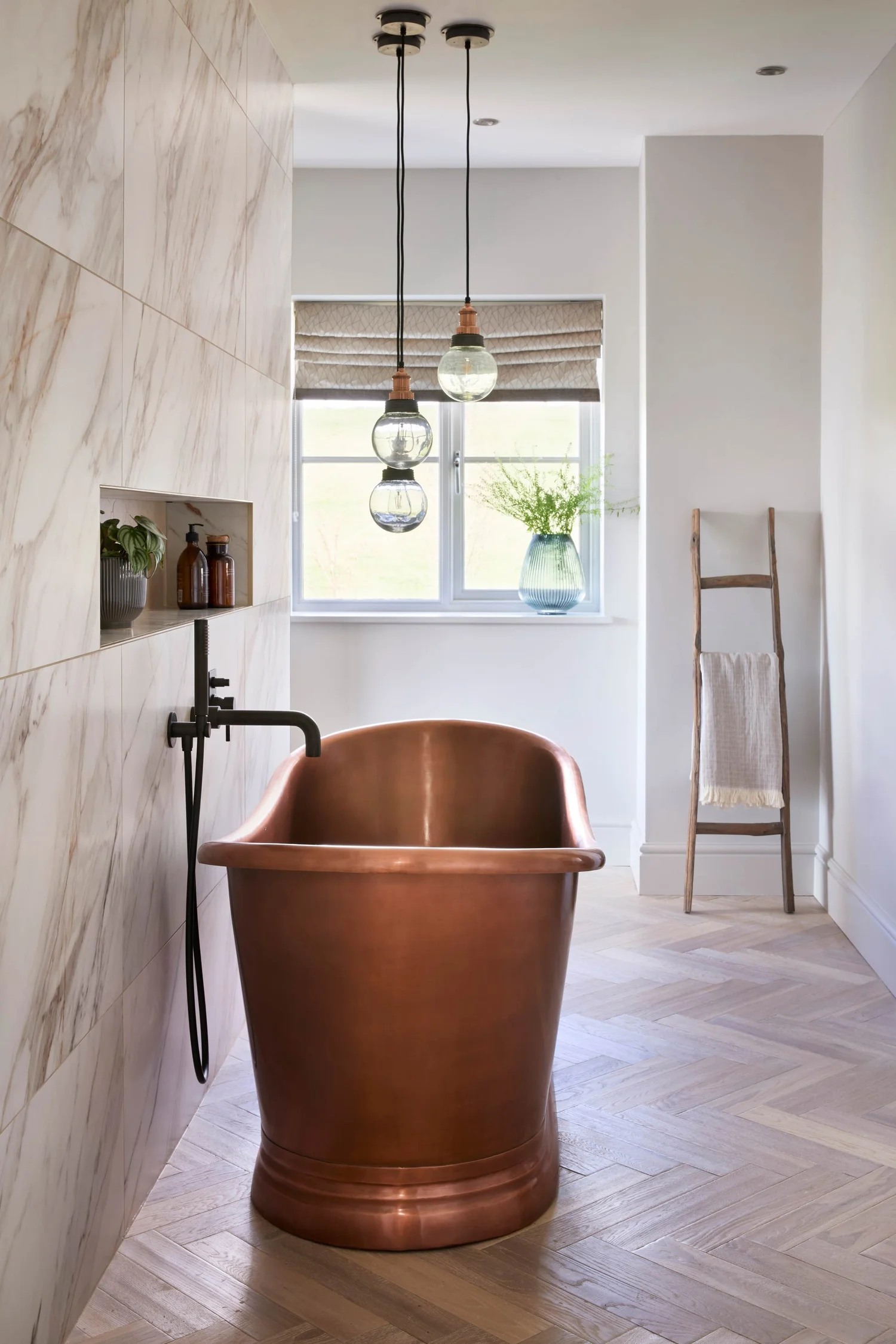 Bathroom Design: Open-Plan Bathroom with Copper Bath and Marble-Effect ...