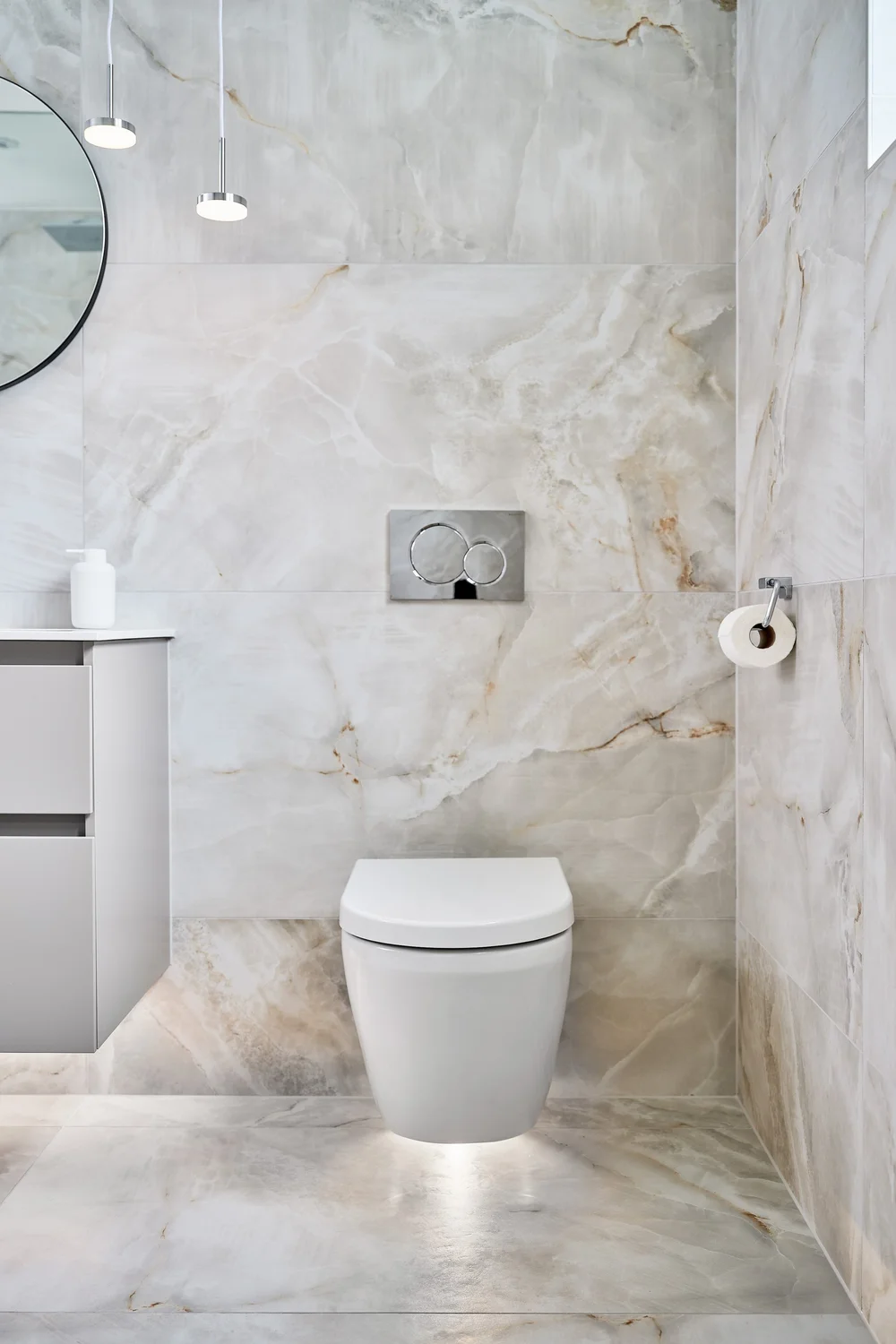 Bathroom Design: Large Family Bathroom With Marble-Effect Tiles