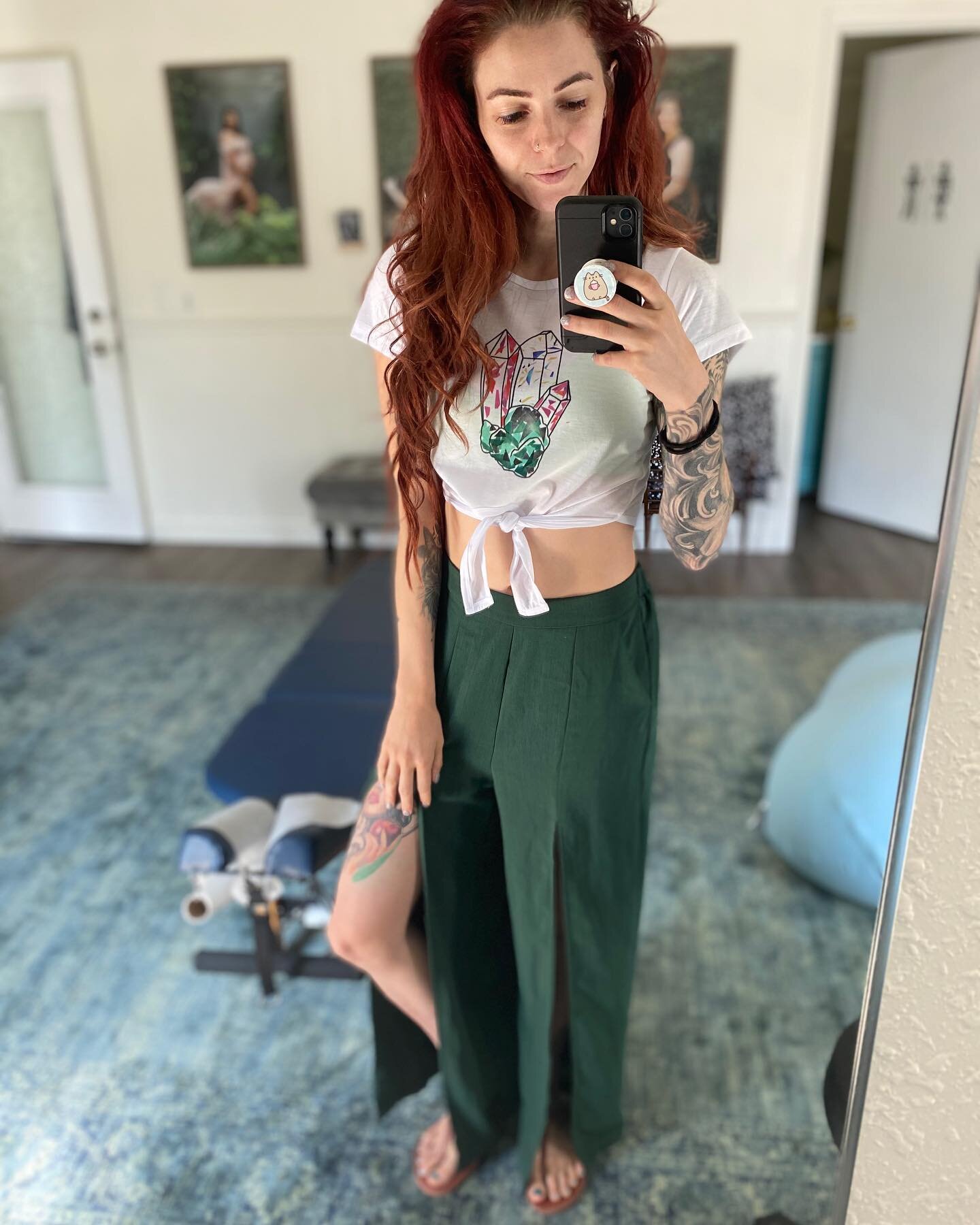 Had a little extra time between patients today so I impromptu made this shirt that just so happens to go with my pants 🥰
.
.
#cricutcrafts #scrapproject #diy #ootd