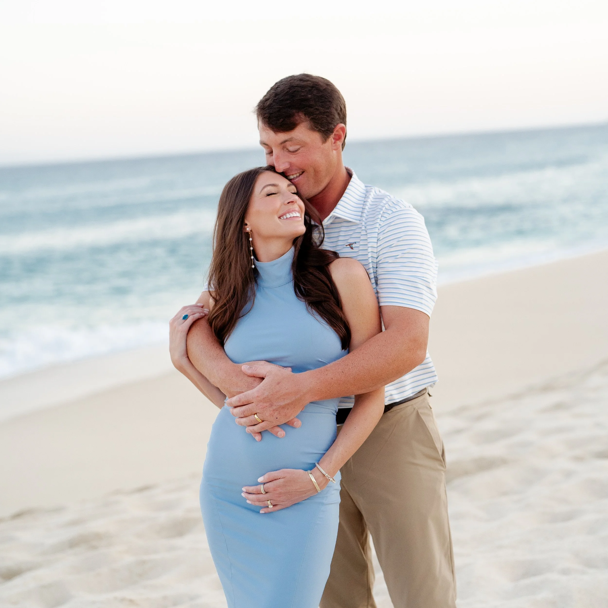 MaeMae&rsquo;s maternity pictures on the beach 🌊💙