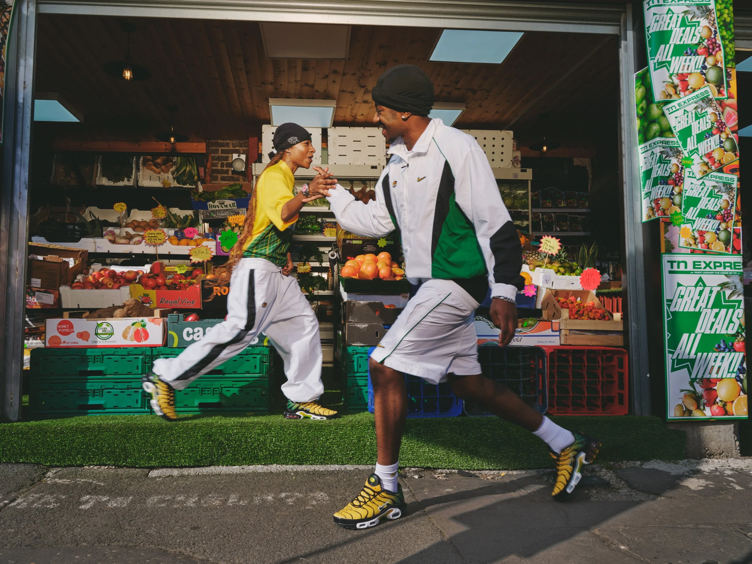 IMAGINE_250310_NIKE_TNxFOOTLOCKER_JOGA_BONITO_IL_ShopFront_0115_sRGB_F1.jpg