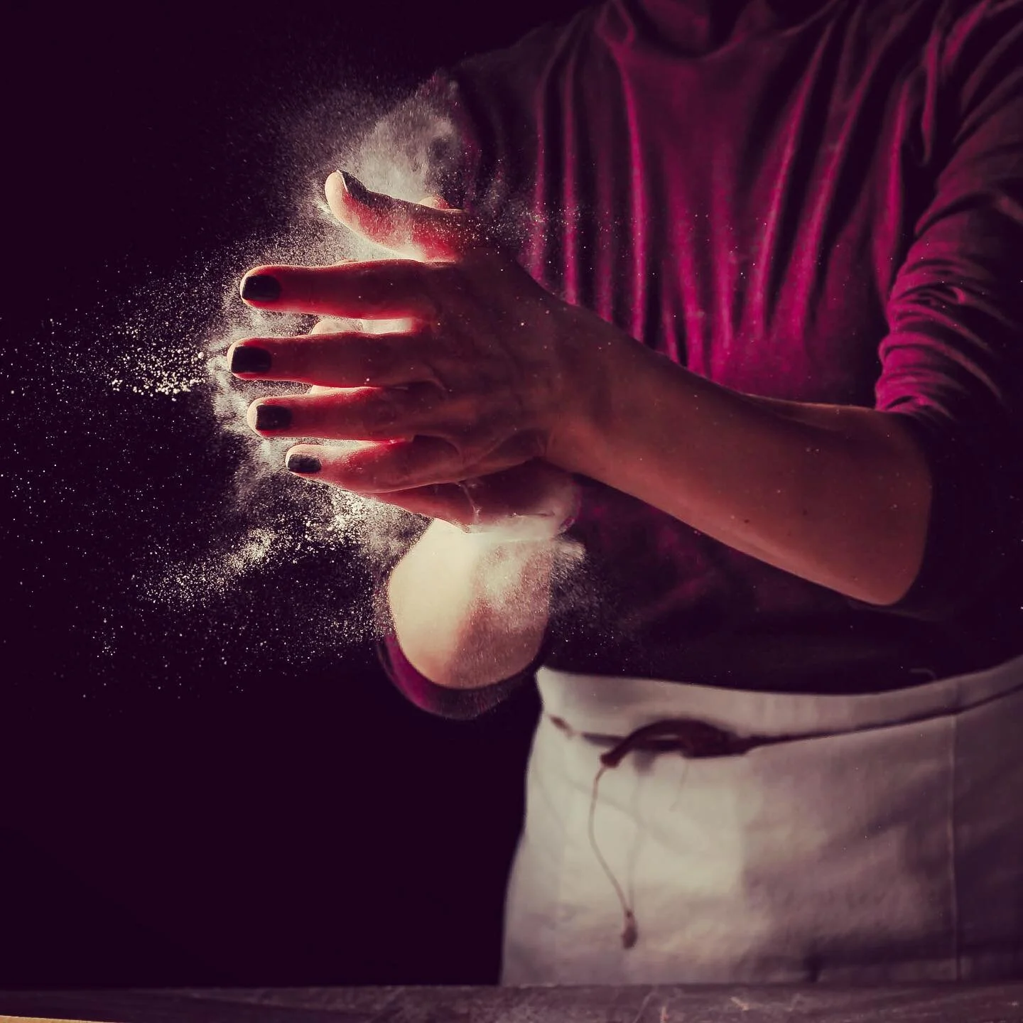 Hai presente la frase: un'immagine vale più di mille parole...?
La fotografia può portarci in un viaggio di emozioni, in momenti e luoghi.
Il cibo  ci riporta vecchi ricordi.
Quindi, se vuoi comunicare meglio con i tuoi clienti, prendi