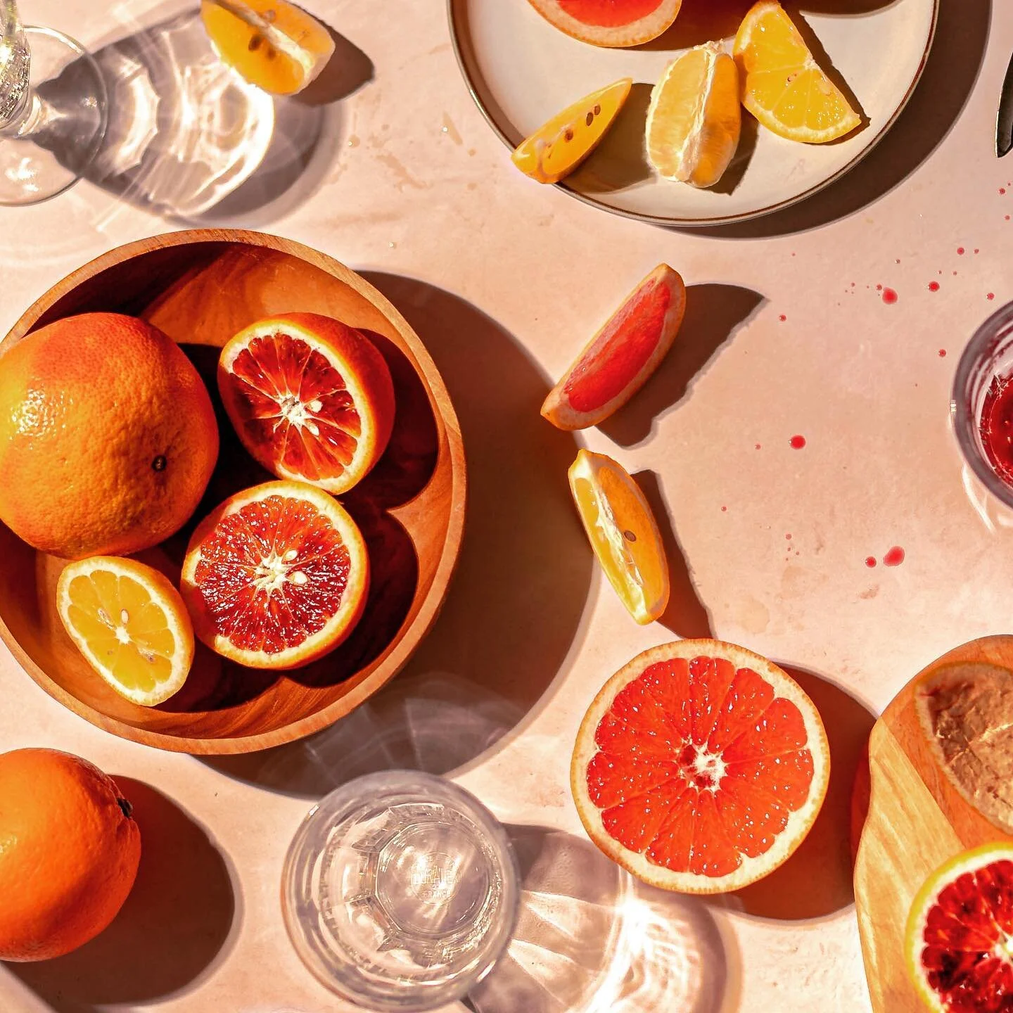 Come aumentare la tua creatività questa primavera?
qui alcune idee:
🌿Natura: lasciati ispirare dai colori e dalle trame di fiori e alberi in fiore.
🍋Go Seasonal: gioca con i colori e le trame del cibo di stagione
😎Stile di vita: con le gior