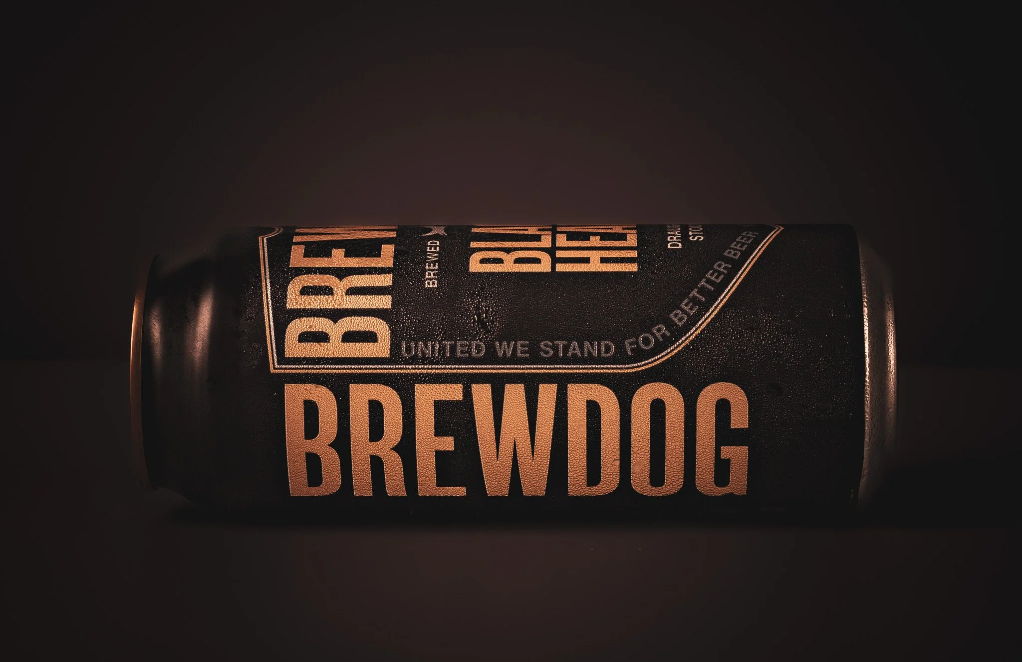 Atmospheric cocktail photography shaped by light, texture, and craft.