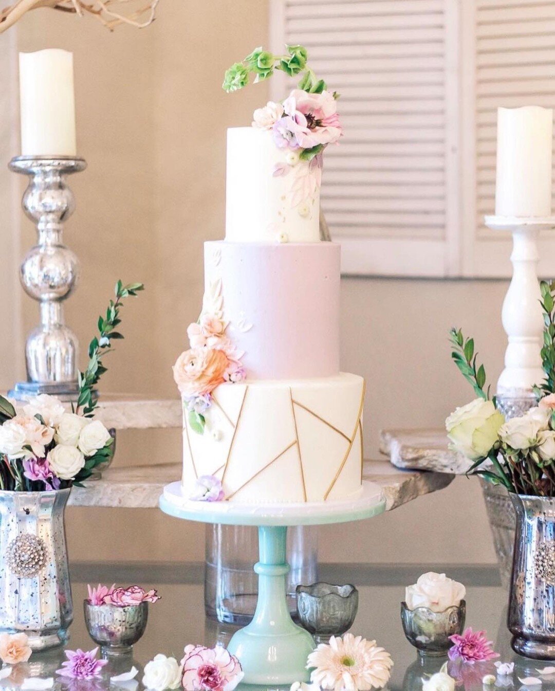Frostin' absolutely NAILED this gorgeous lavender and spring color coded cake! My heart is just SINGING!
@frostinatx 
#nontraditionalwedding #uniquewedding #texaswedding #austinwedding #sanantoniowedding #hillcountrywedding #texashillcountrywedding #