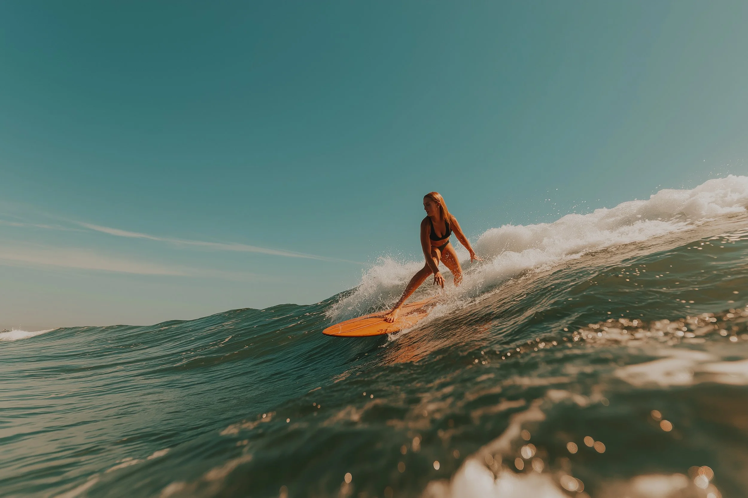 u6452738645_A_blurry_retro_photograph_of_a_girl_surfer_on_a_l_e1c02008-f335-4d76-9f3c-45eb4e559b78_0.jpg