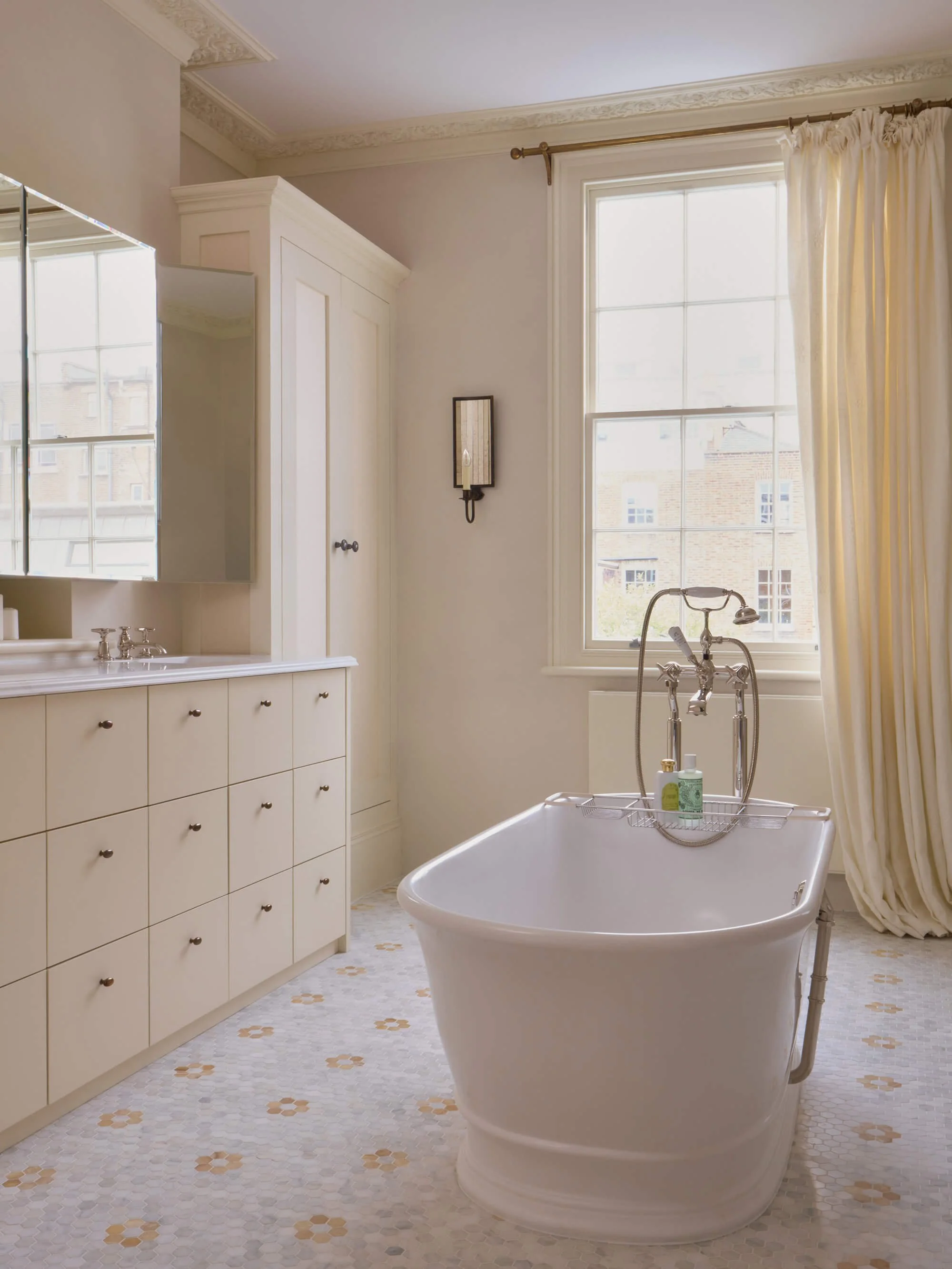 Phiber-interiors-Westbourne-Grove-master-bathroom-2.jpg