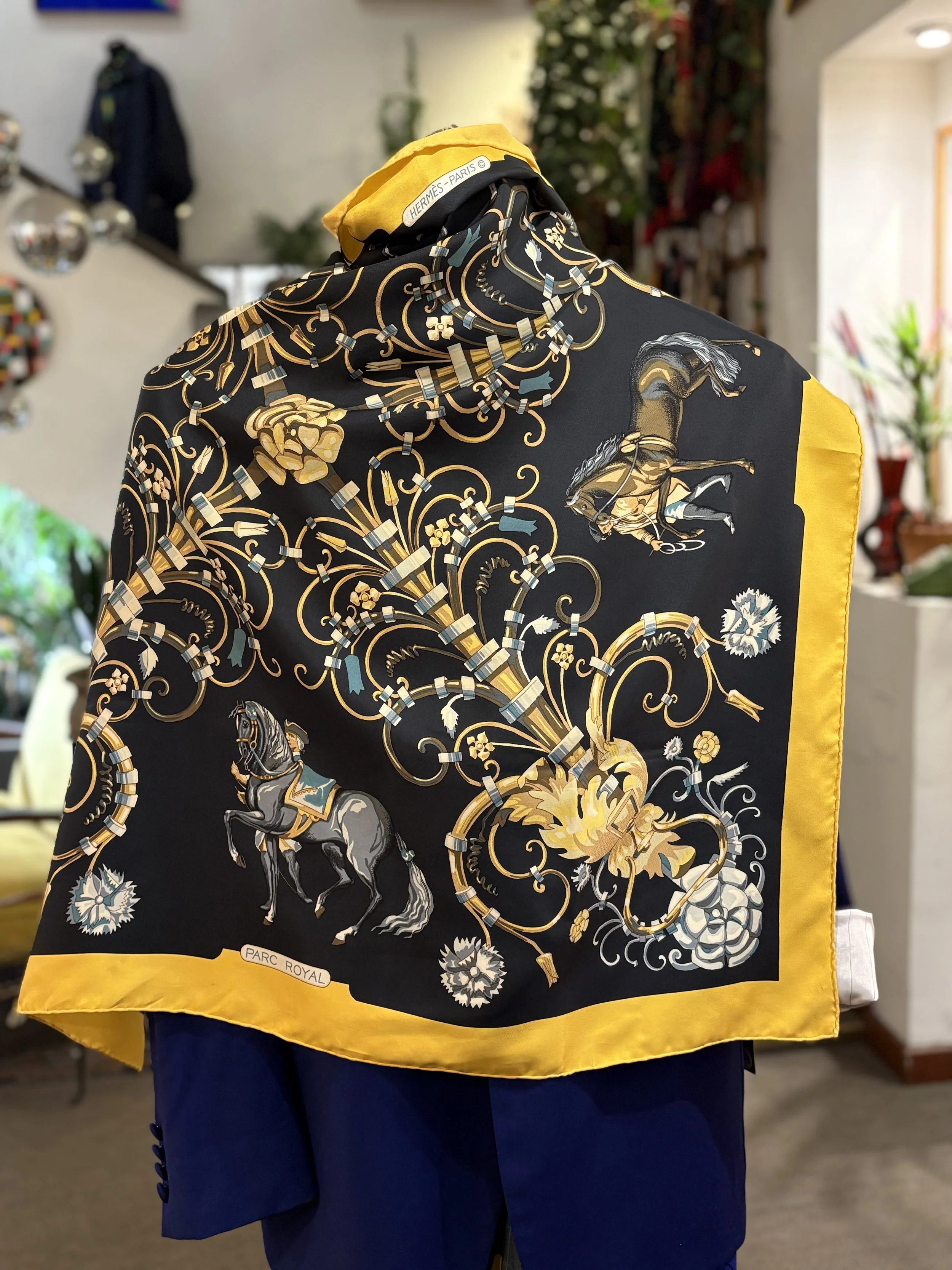 Pañuelo vintage Hermes de seda natural 1974 Parc-Royal