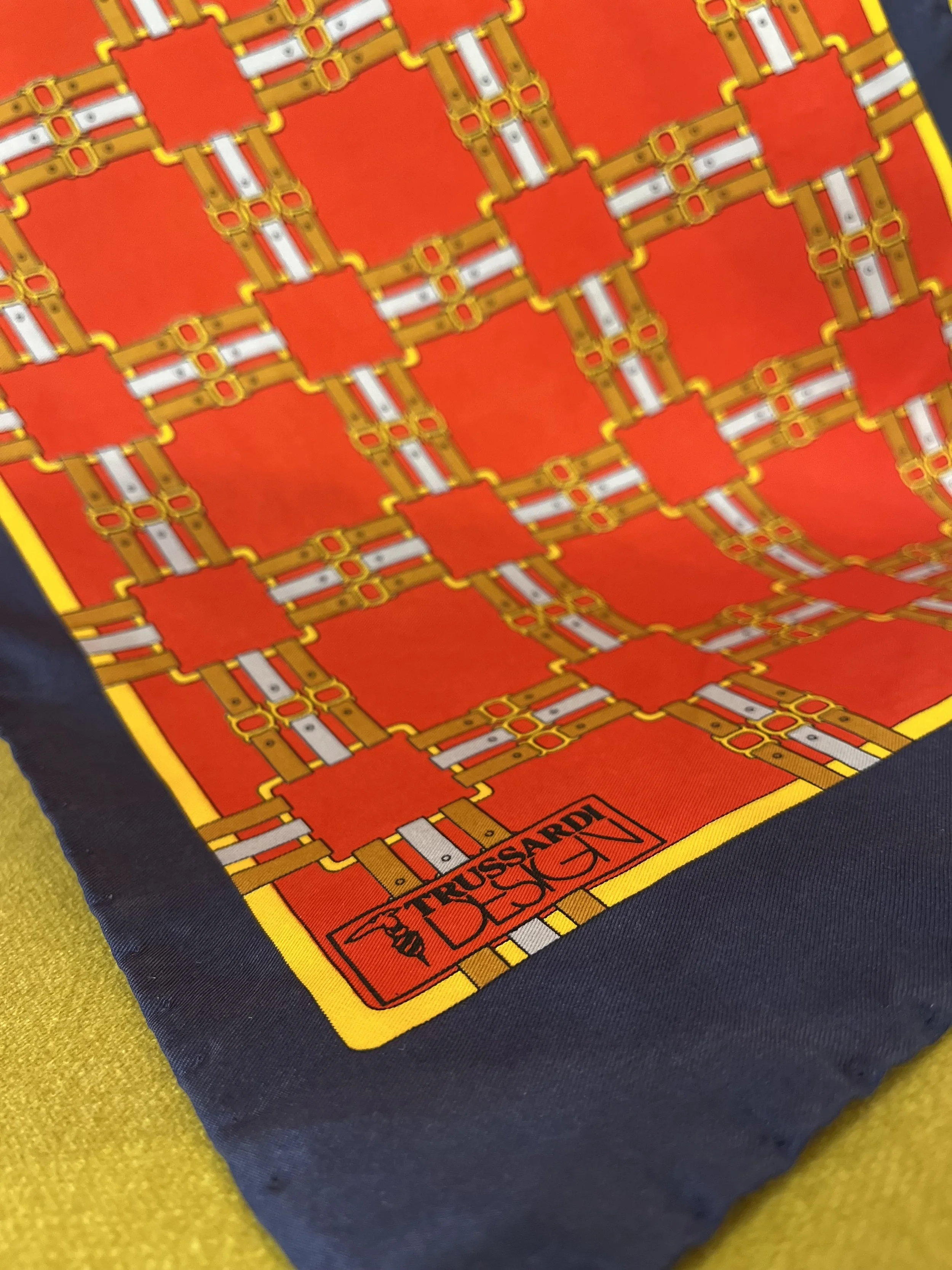 Pañuelo vintage de seda italiana de Trussardi