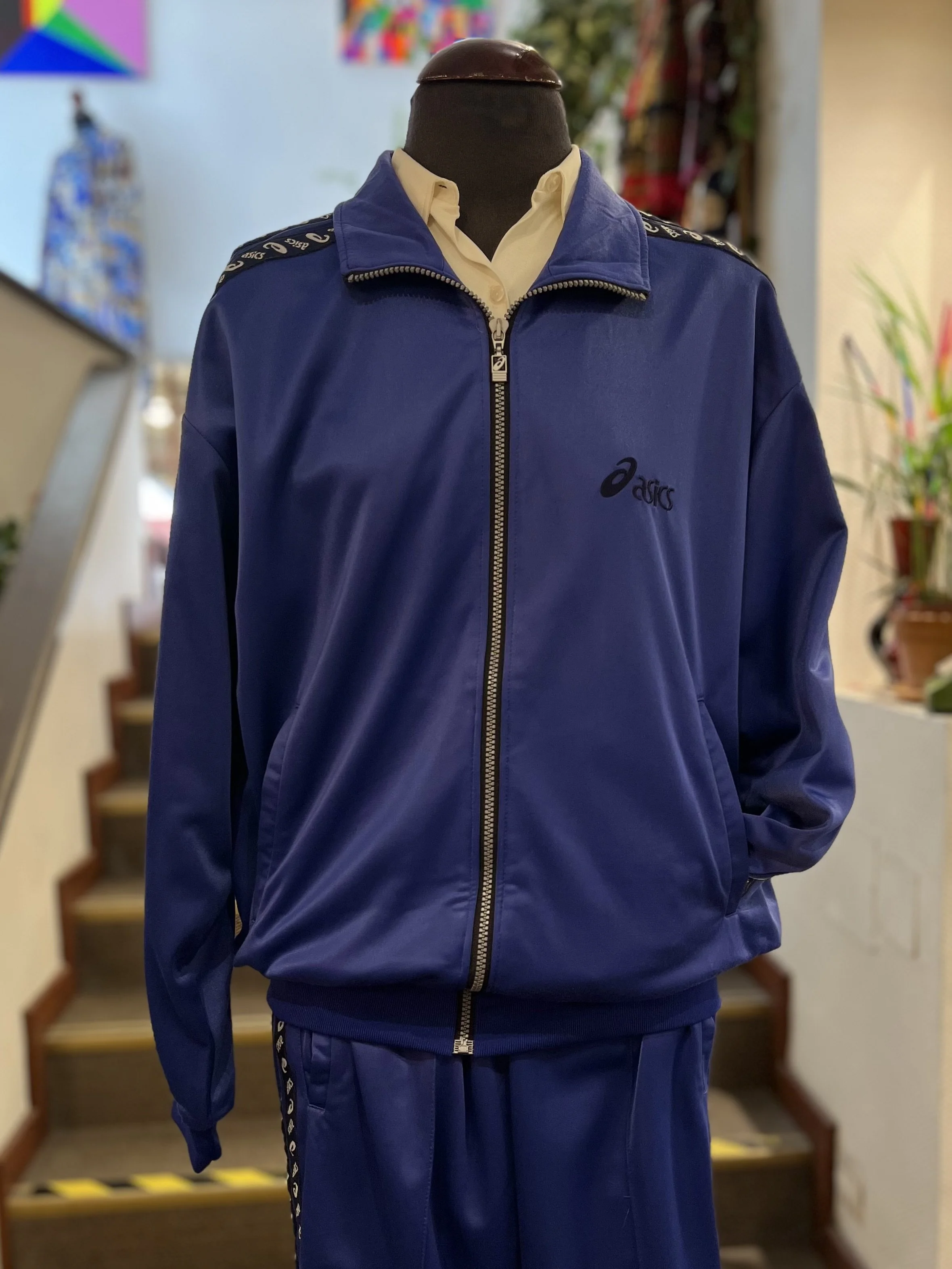 Chandal vintage de Asics años 90 en color azul violaceo sportswear vintage