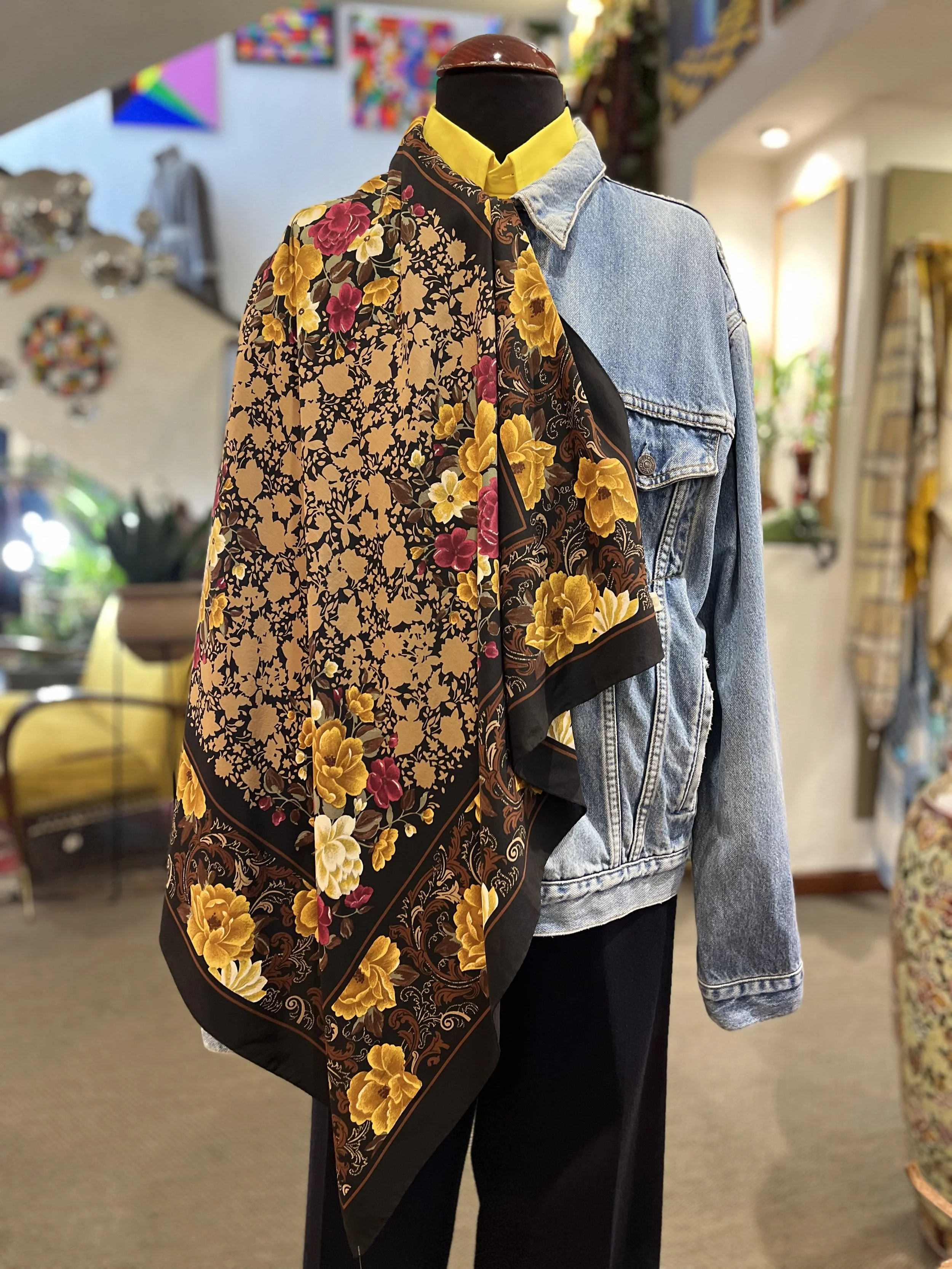 Pañuelo vintage de seda de Yves Manuel made in france