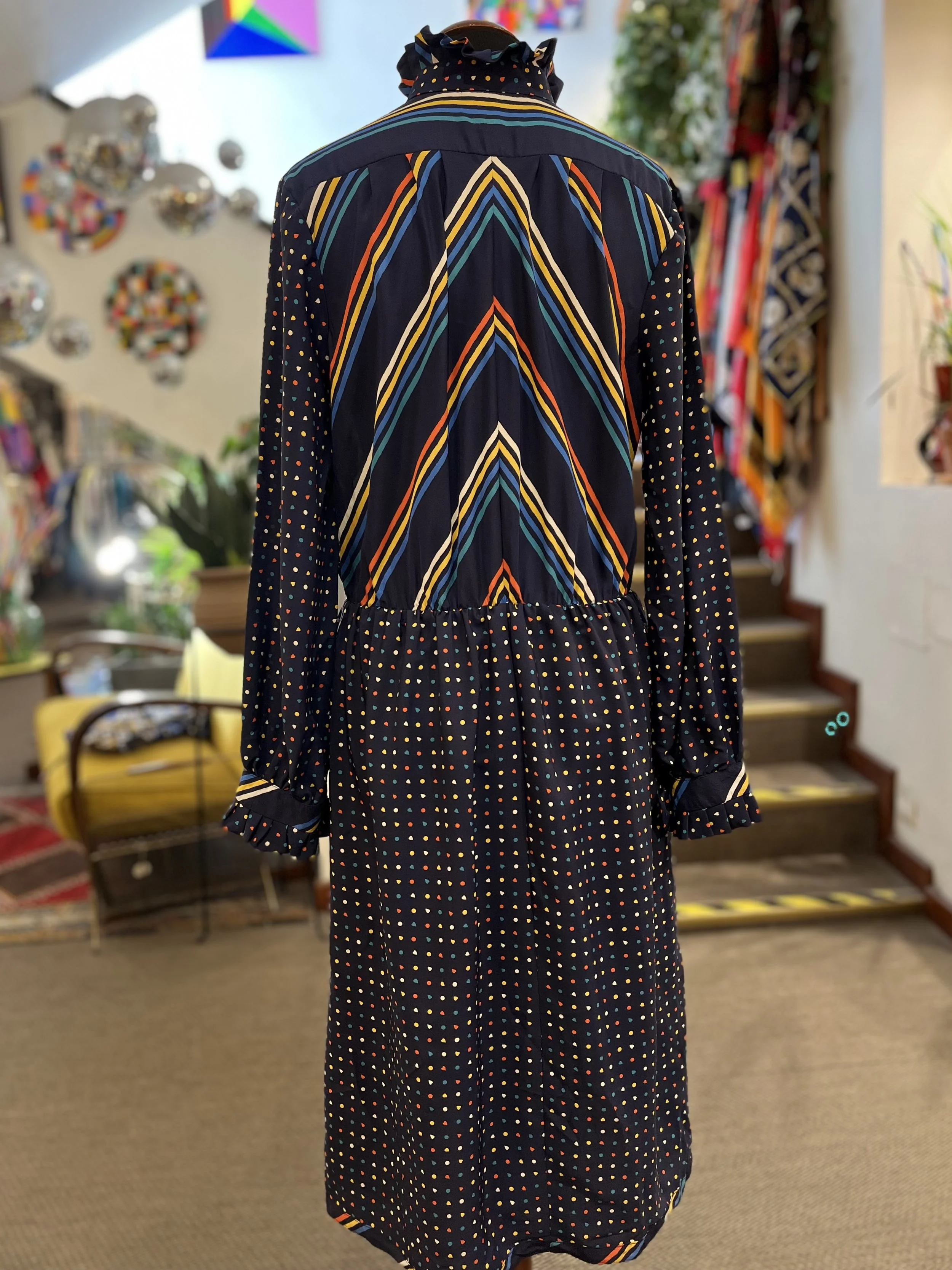 Vestido vintage con cuello lazada años 80 estampado multicolor vintage dresses
