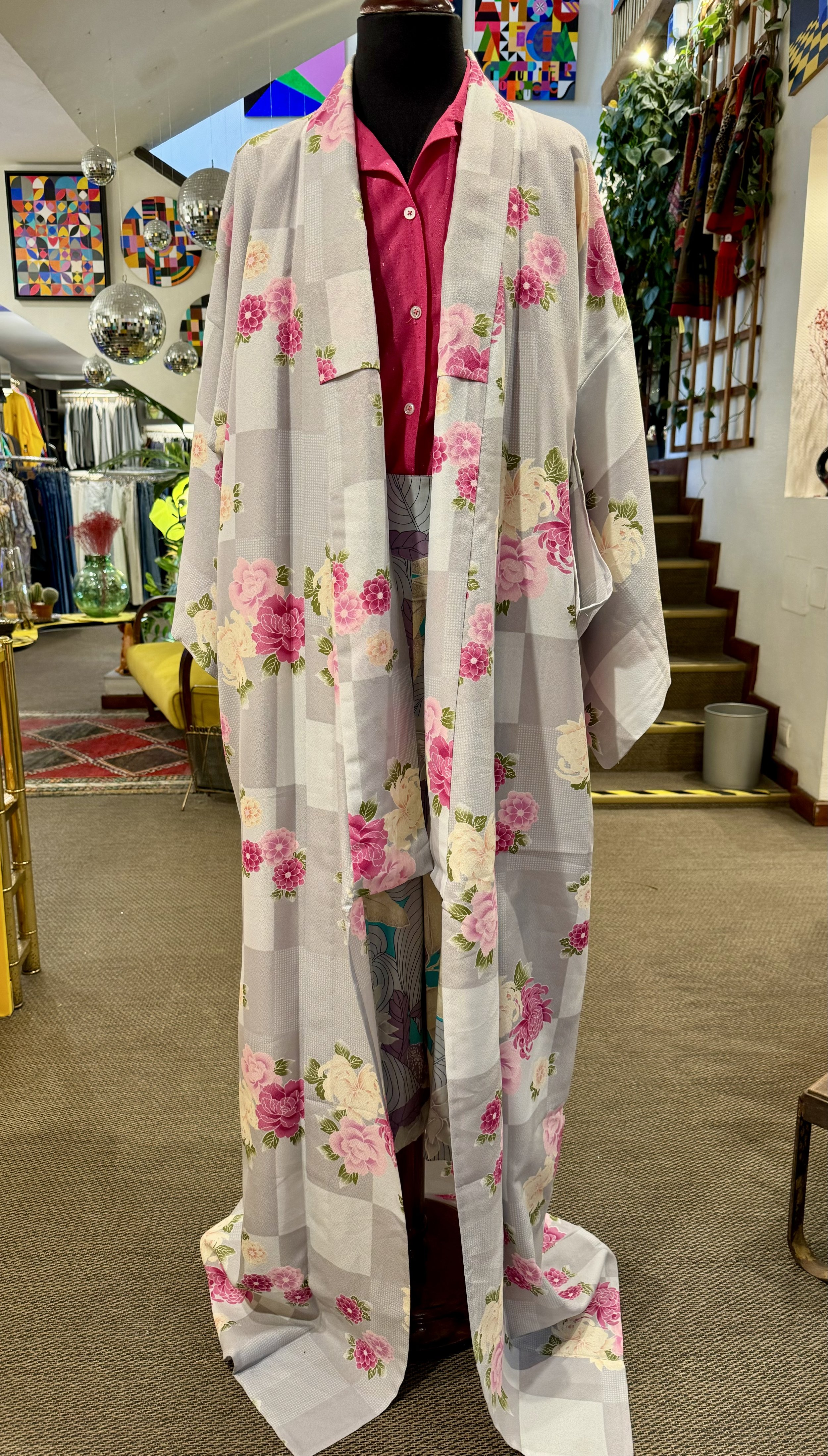 Kimono japonés flores rosas
