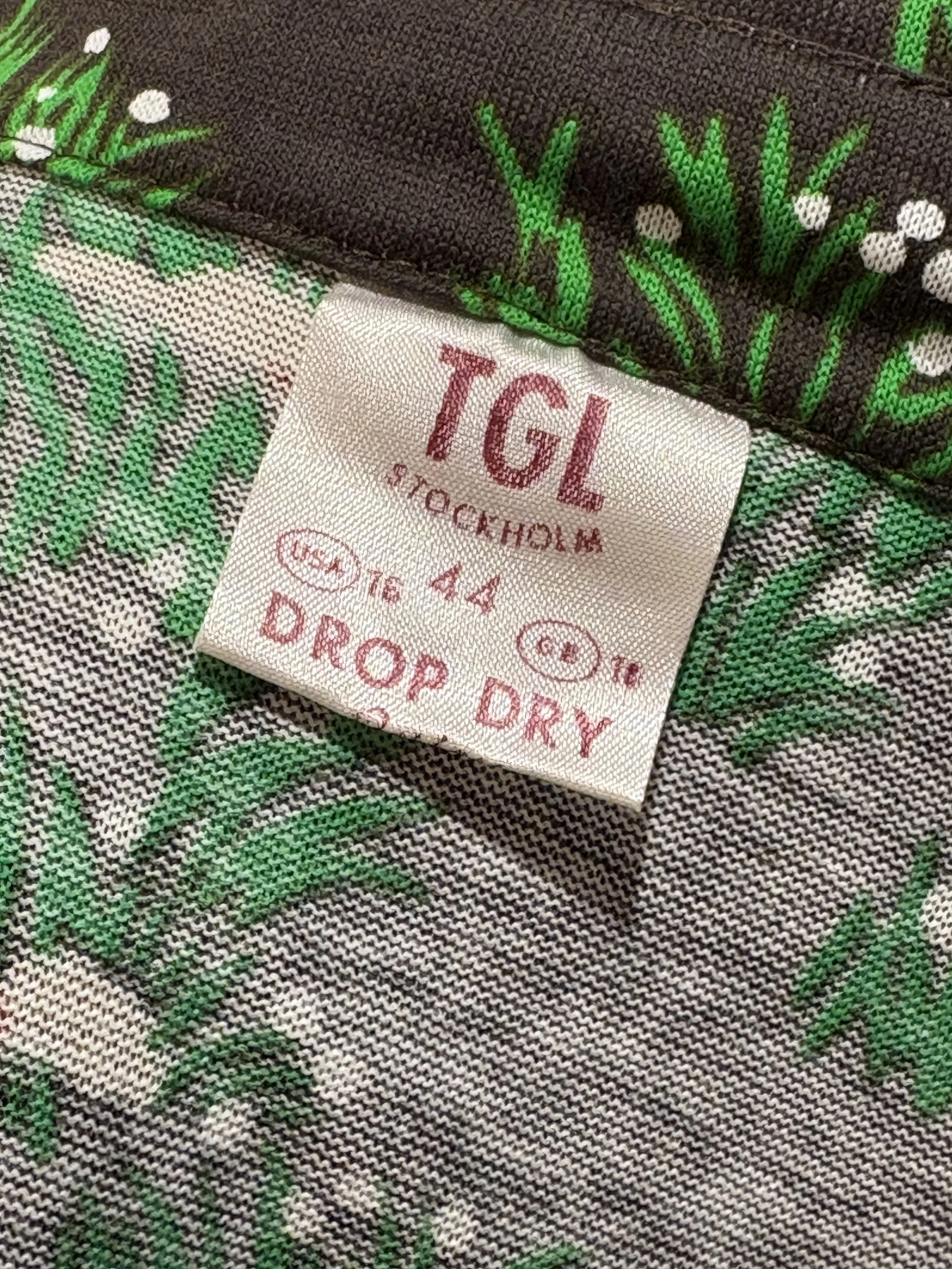 Camisa polera vintage TGL Stockholm años 70 estampado multicolor