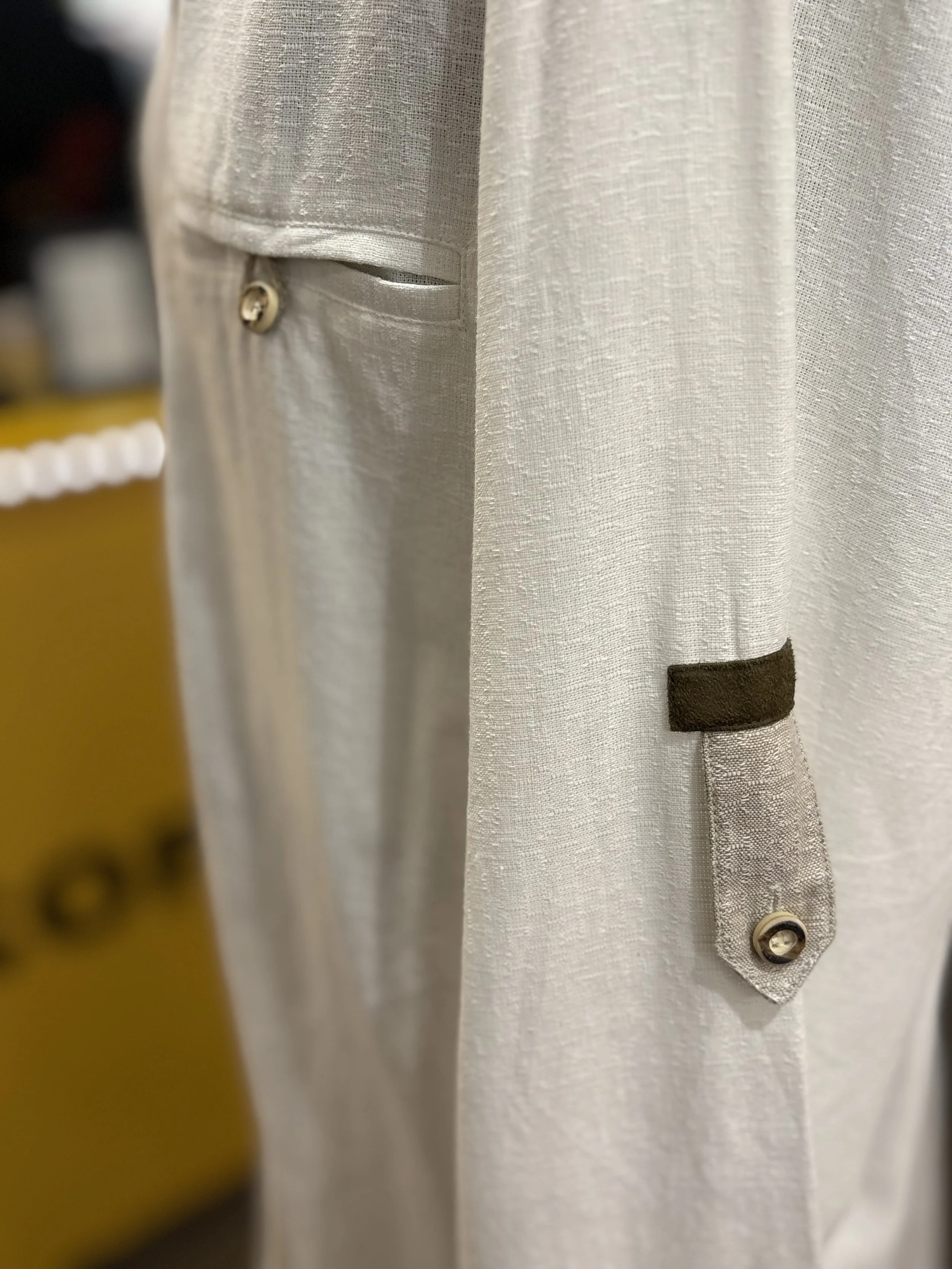 Camisa vintage tirolesa de Distler en blanco roto con bordados 100% algodon