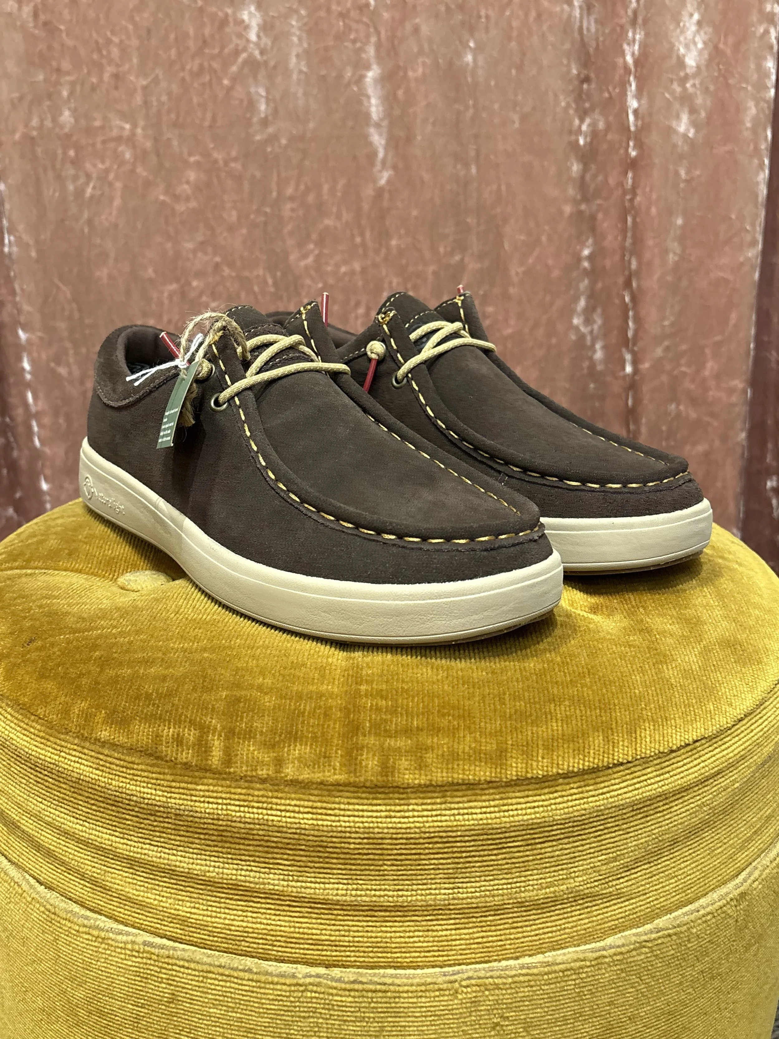 Zapatos ecofriendly wallabee de Natural World en piel serraje impermeable