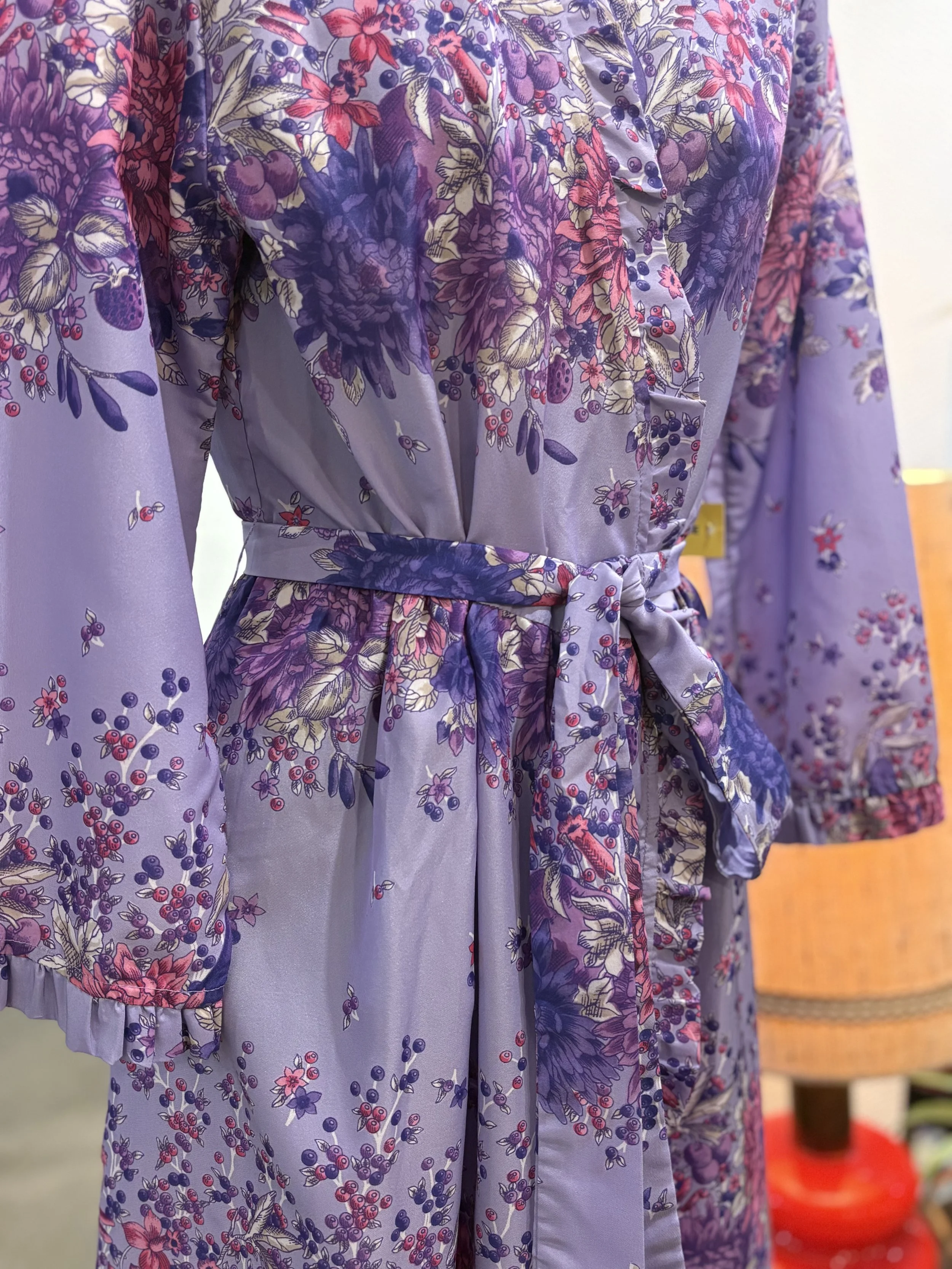 Vestido bata lencero vintage en tonos lavanda años 70 made in Europe