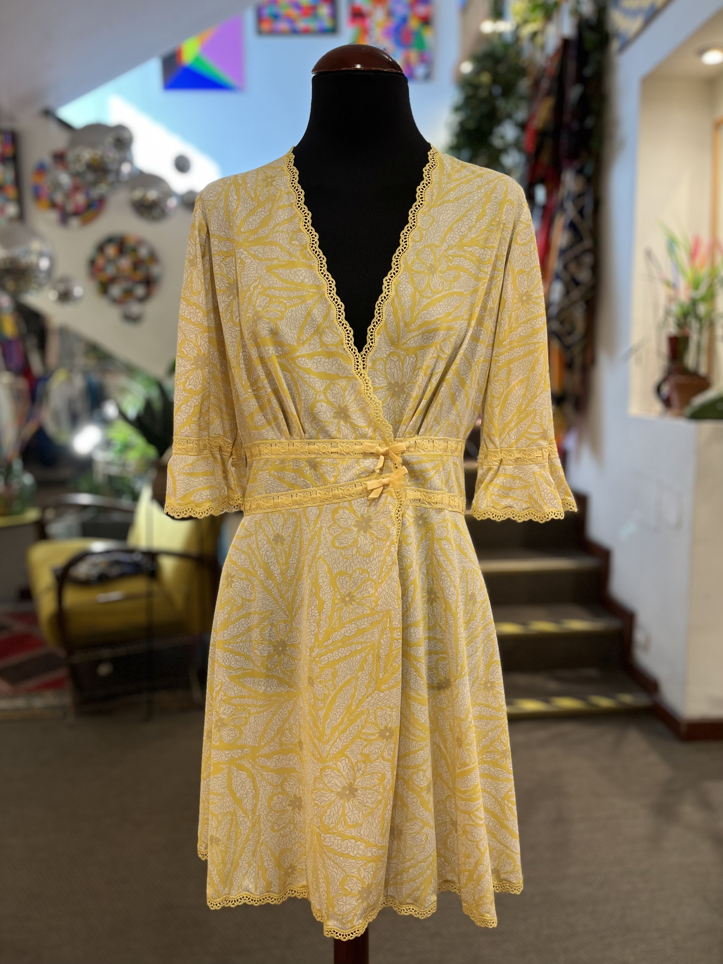 Vestido lencero vintage de Ariana made in italy años 70 en tonos pastel amarillo