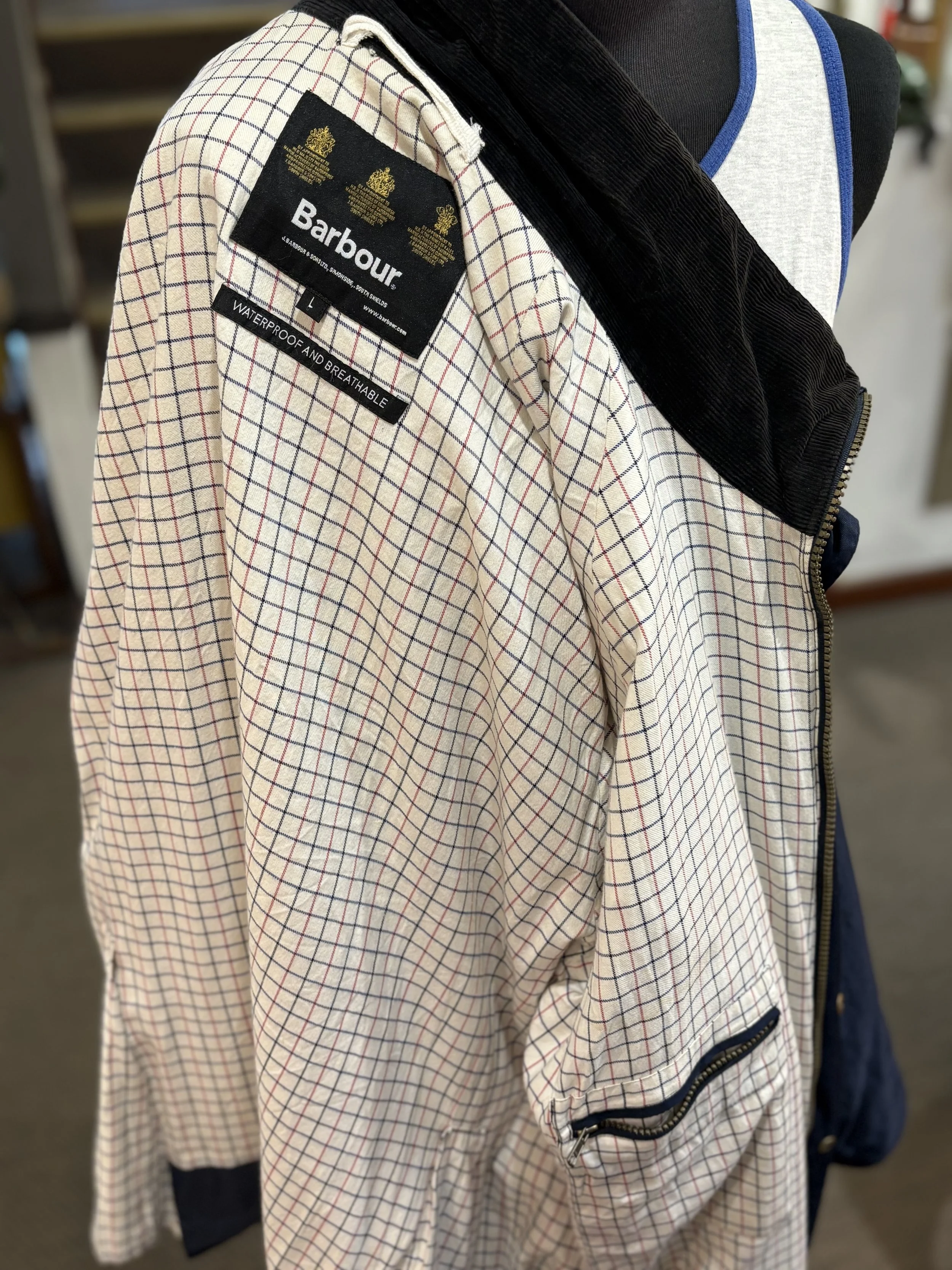 Barbour jacket en color navy forro cuadros prenda técnica impermeable años 2000