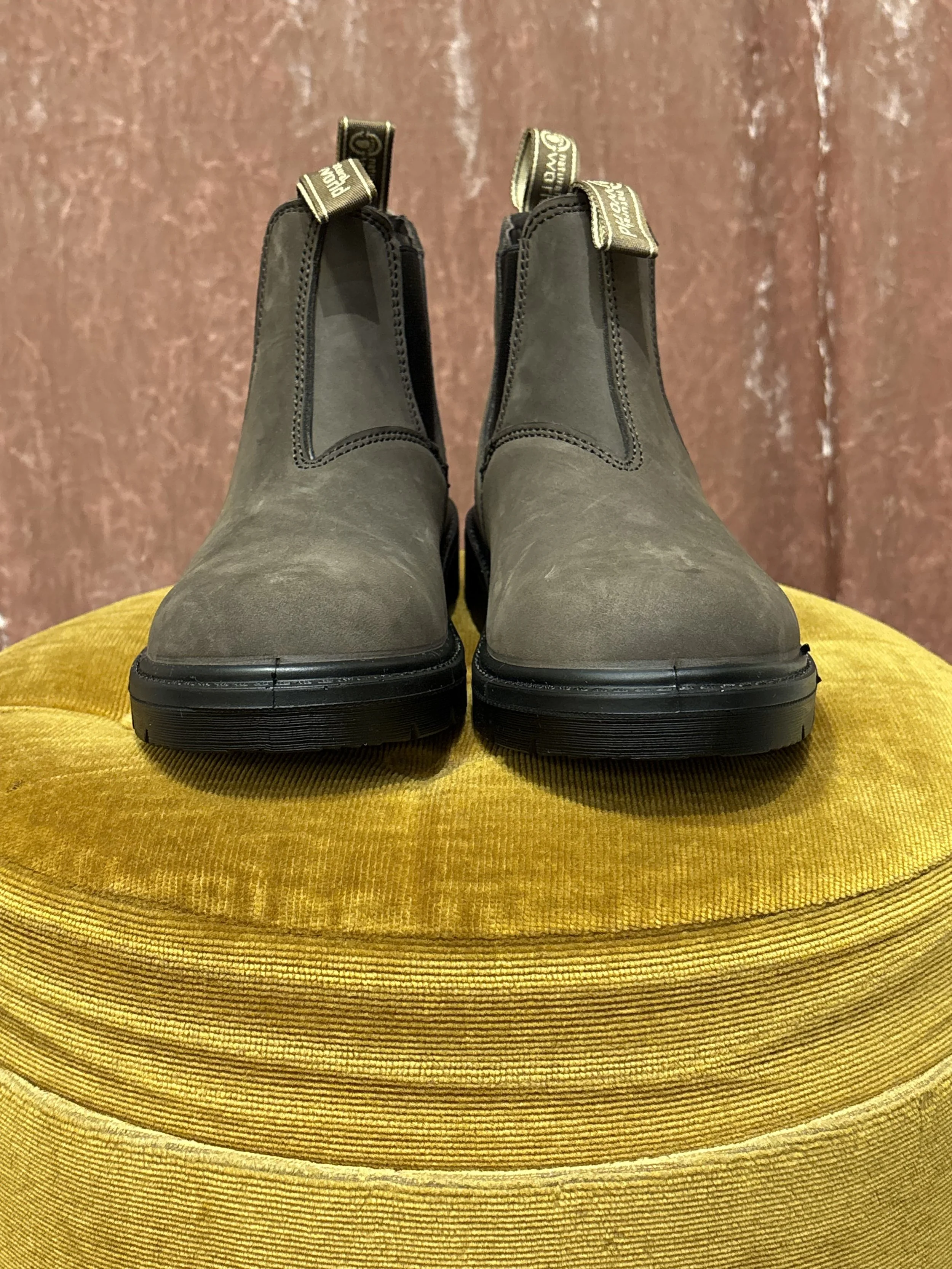 Botas ecofriendrly chelsea de Natural World piel de nobuck en color marrón