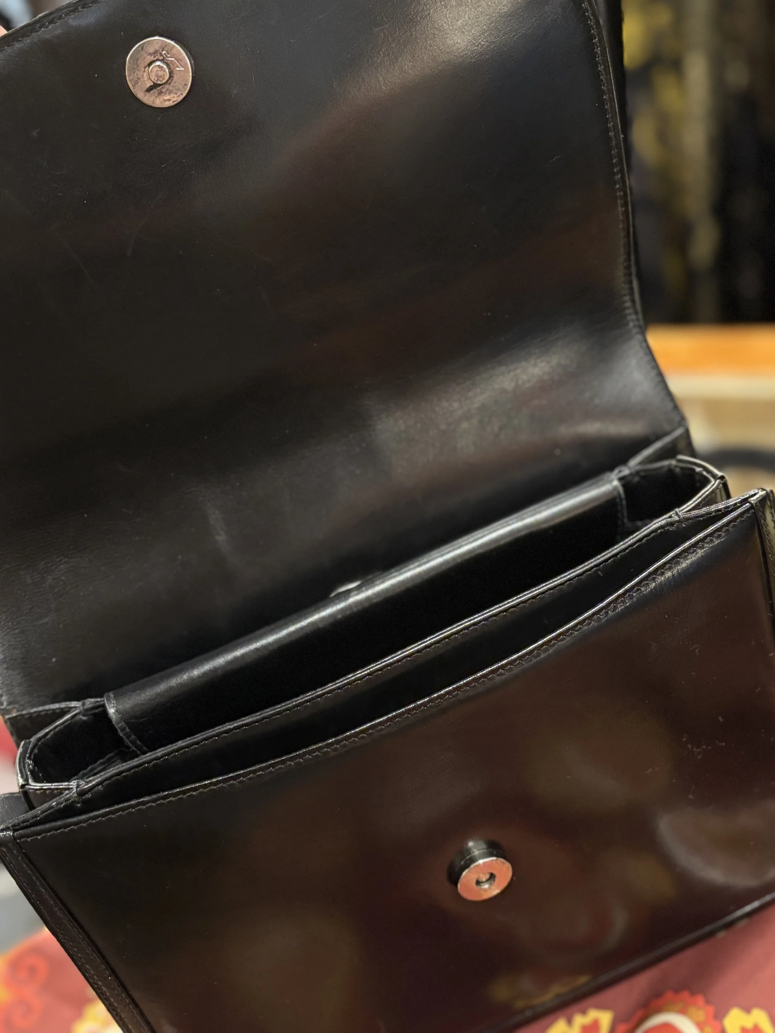 Bolso vintage Gucci estructurado de piel en color negro años 70/80