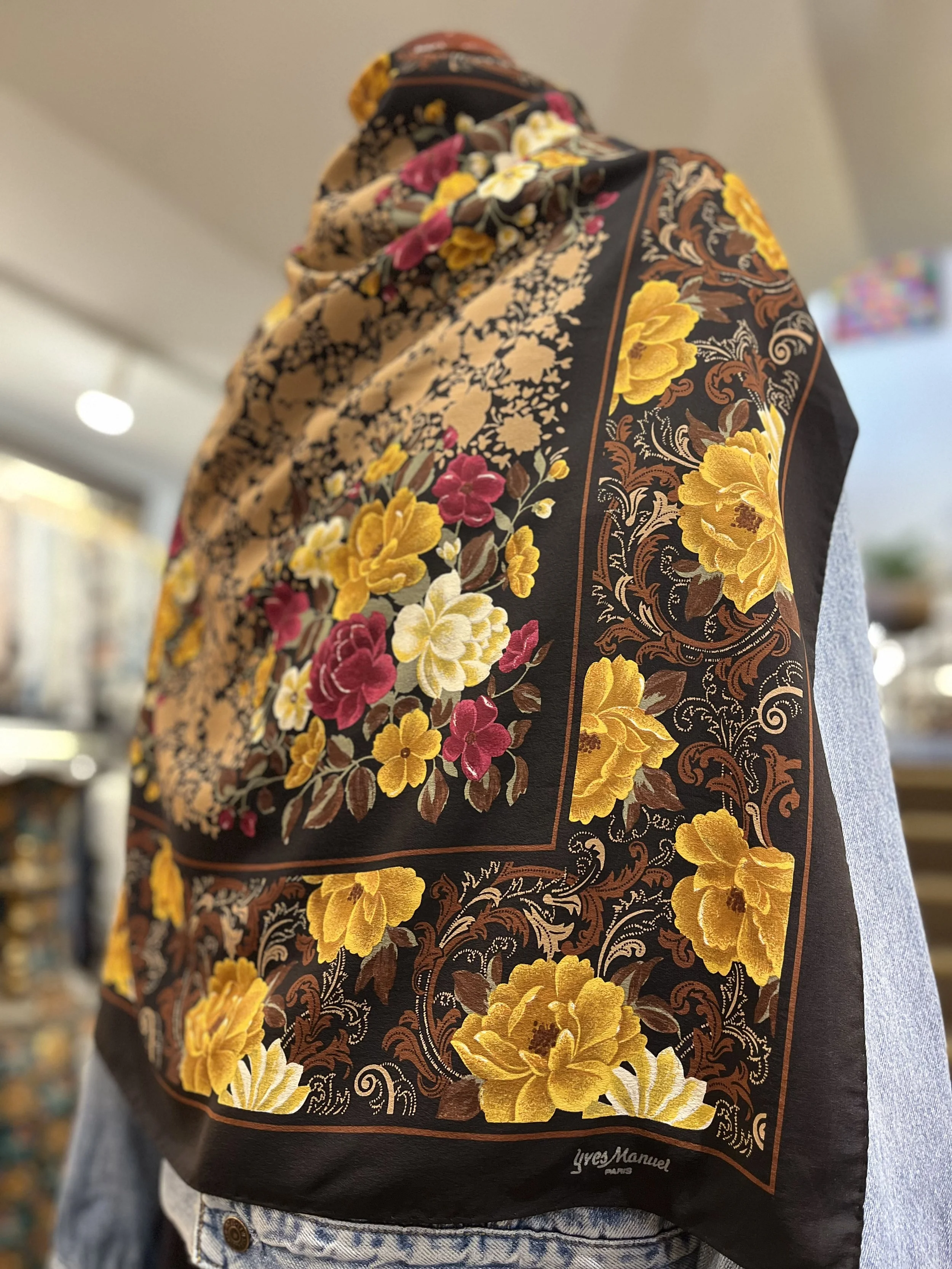 Pañuelo vintage de seda de Yves Manuel made in france