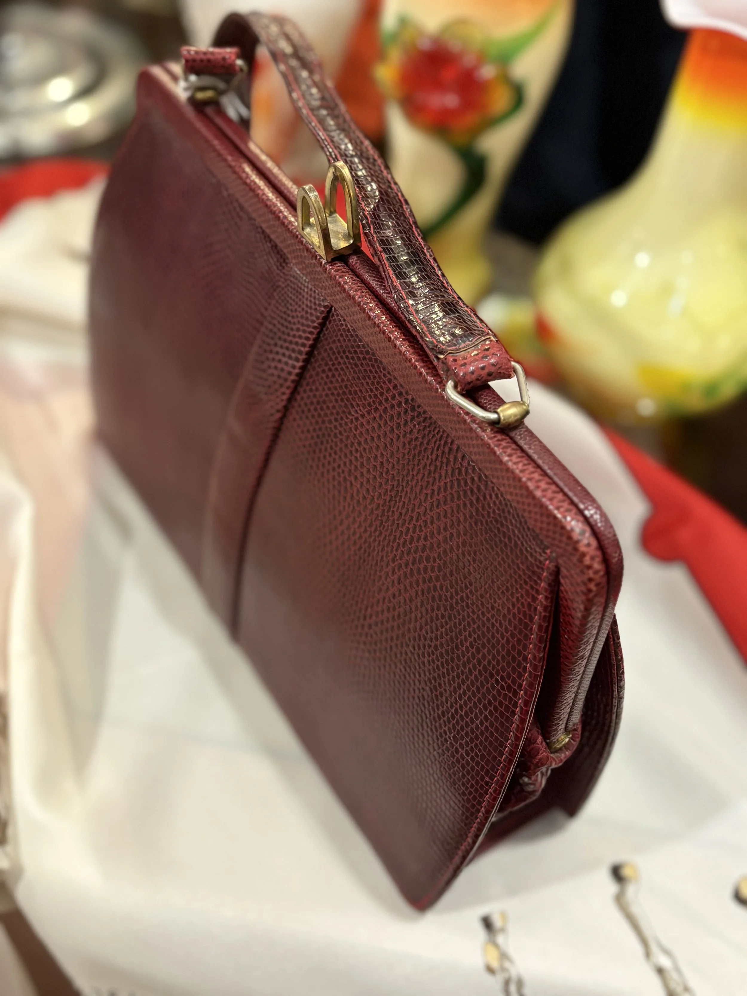 Bolso vintage de Mappin & Webb de piel de lagarto burdeos años 50