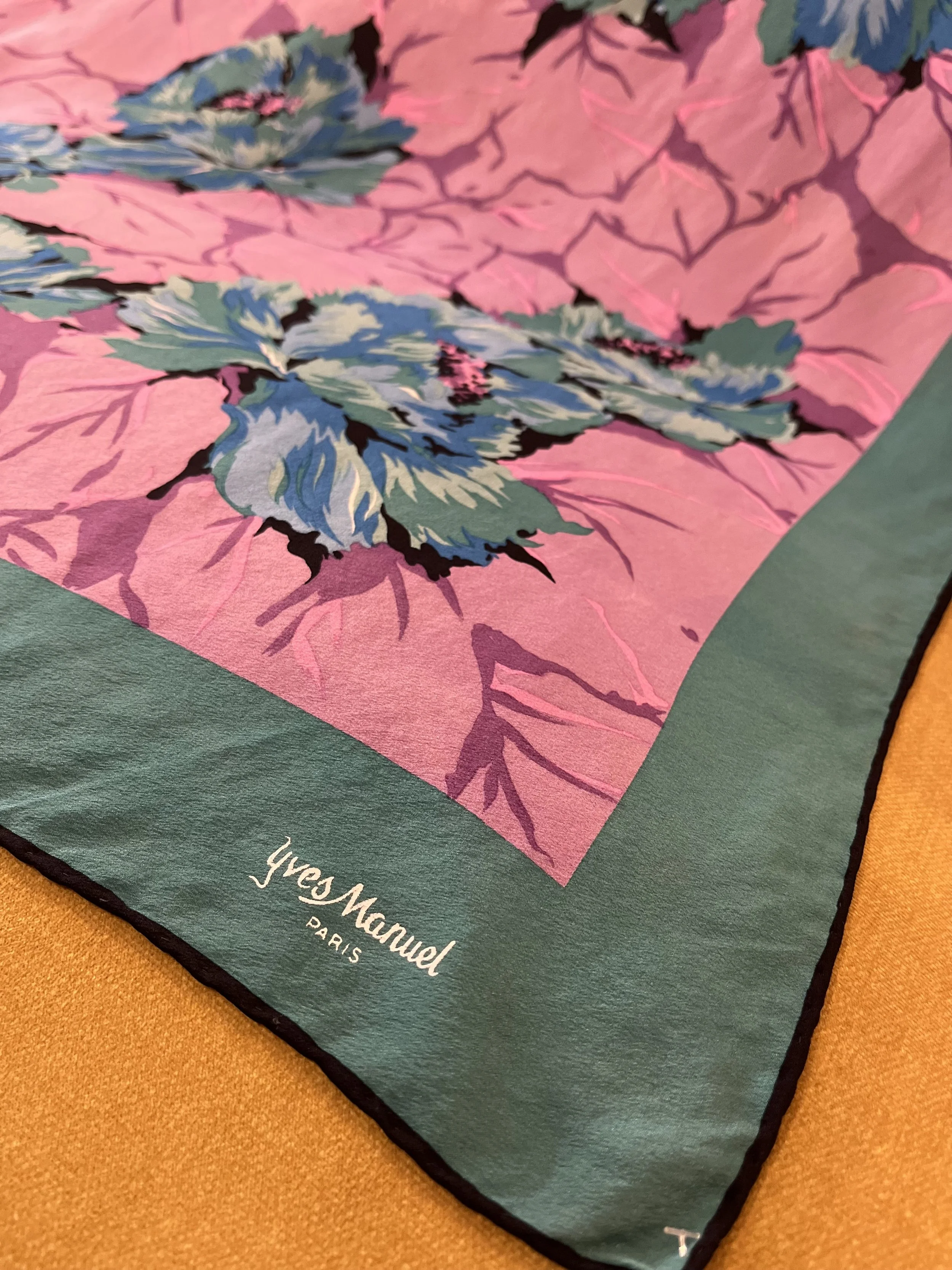 Pañuelo vintage de seda Yves Manuel made in france