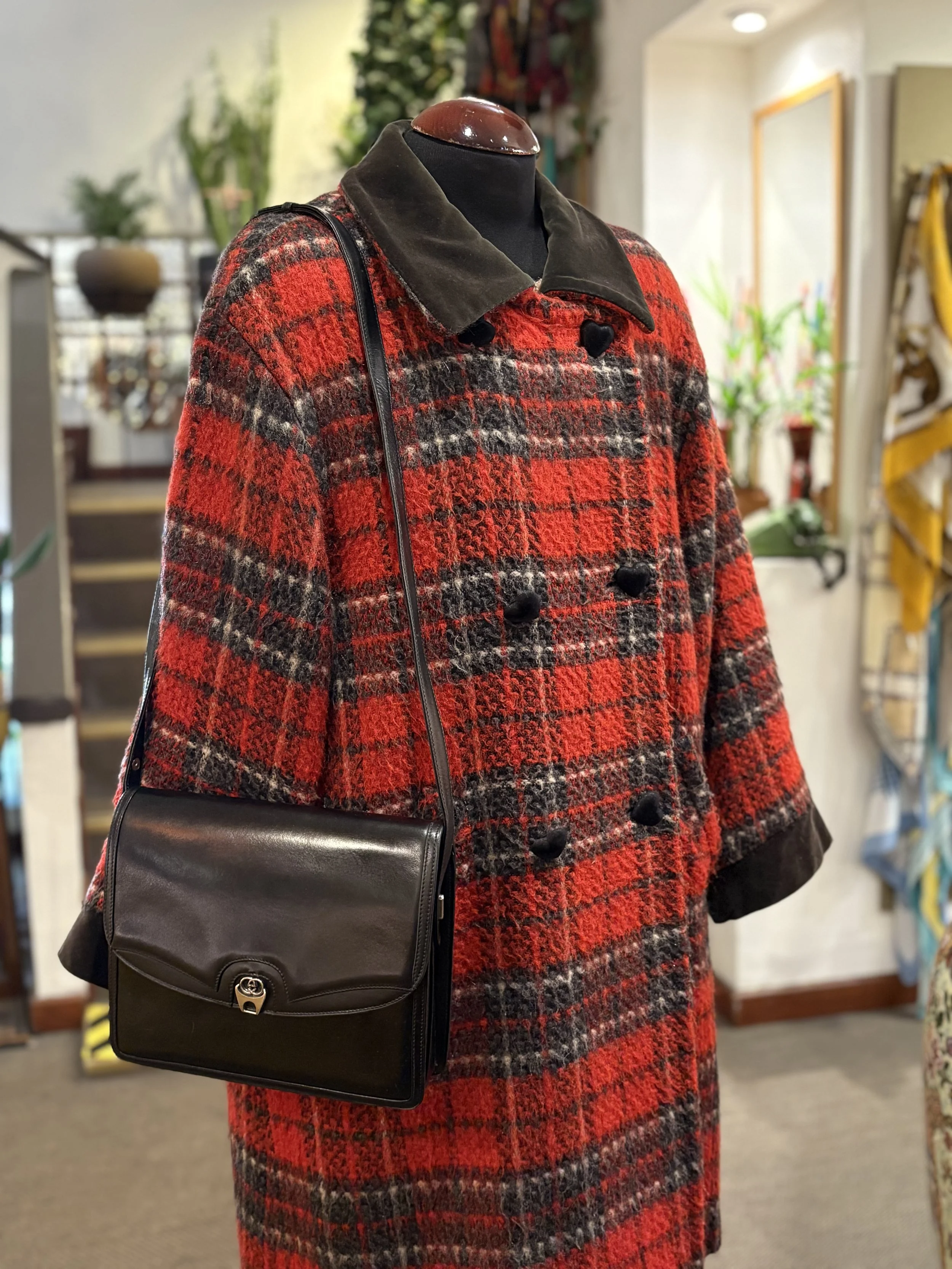 Bolso vintage Gucci estructurado de piel en color negro años 70/80