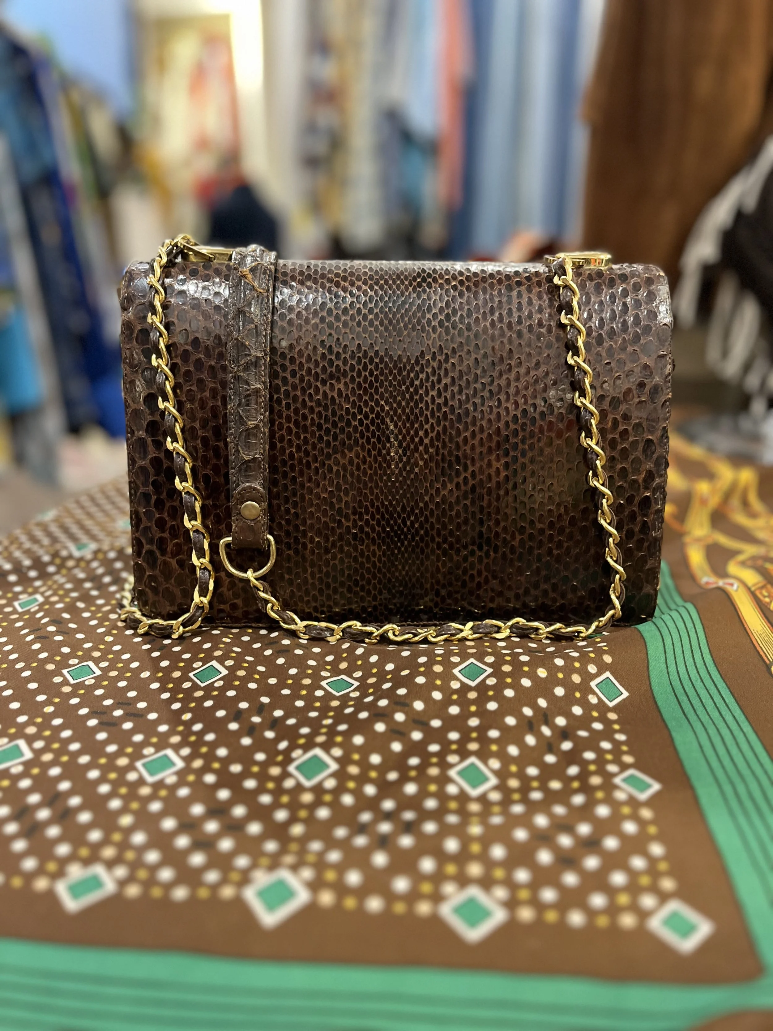 Bolso vintage de serpiente para hombro o cruzado años 70 color marrón