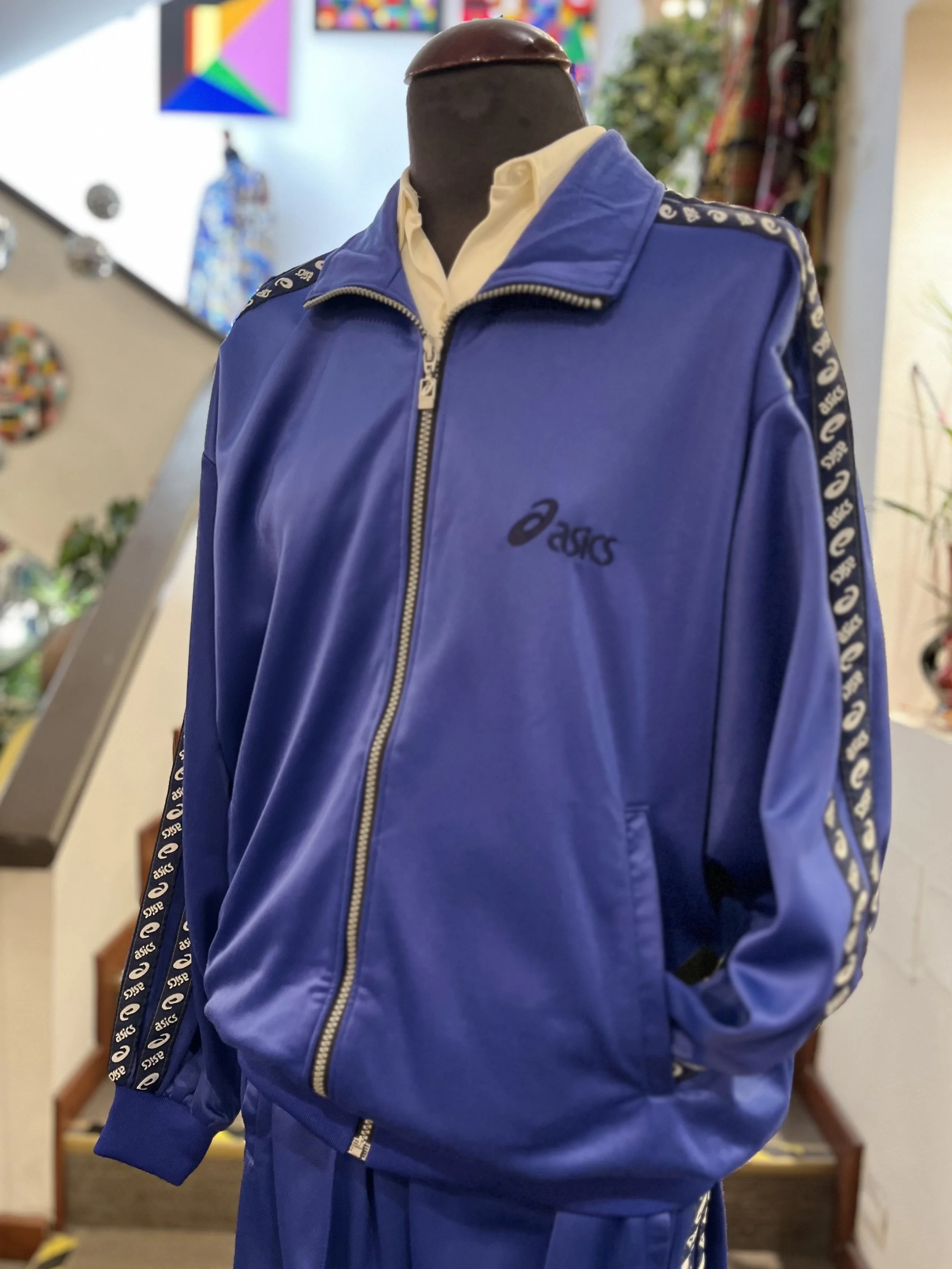 Chandal vintage de Asics años 90 en color azul violaceo sportswear vintage