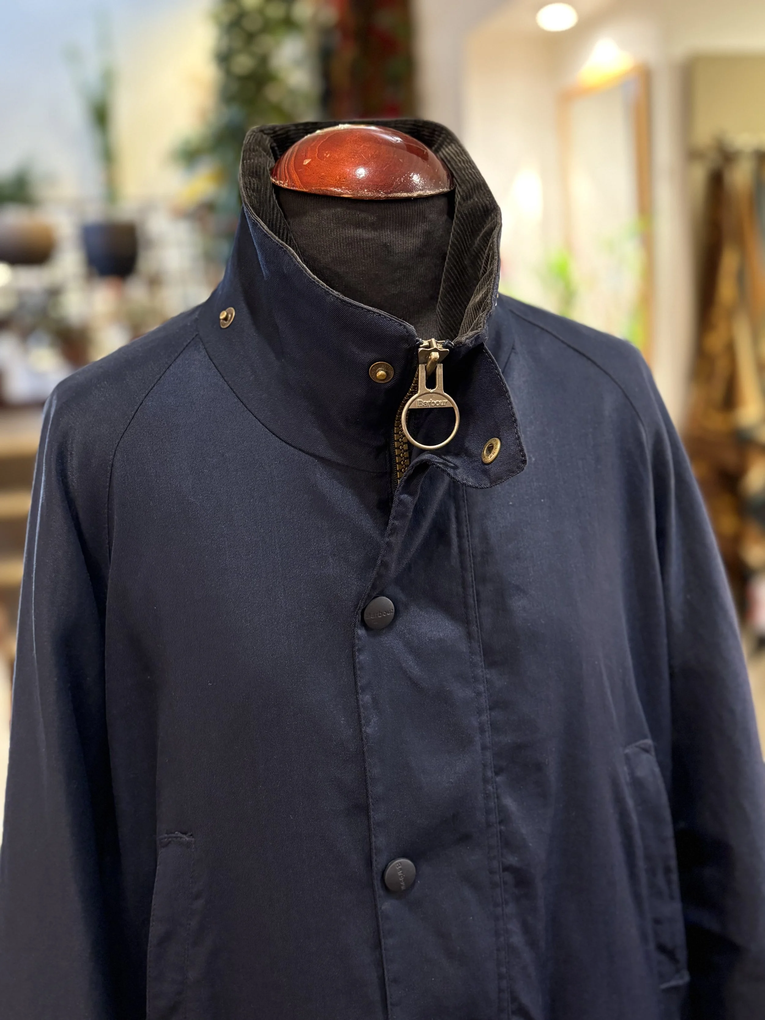 Barbour jacket en color navy forro cuadros prenda técnica impermeable años 2000