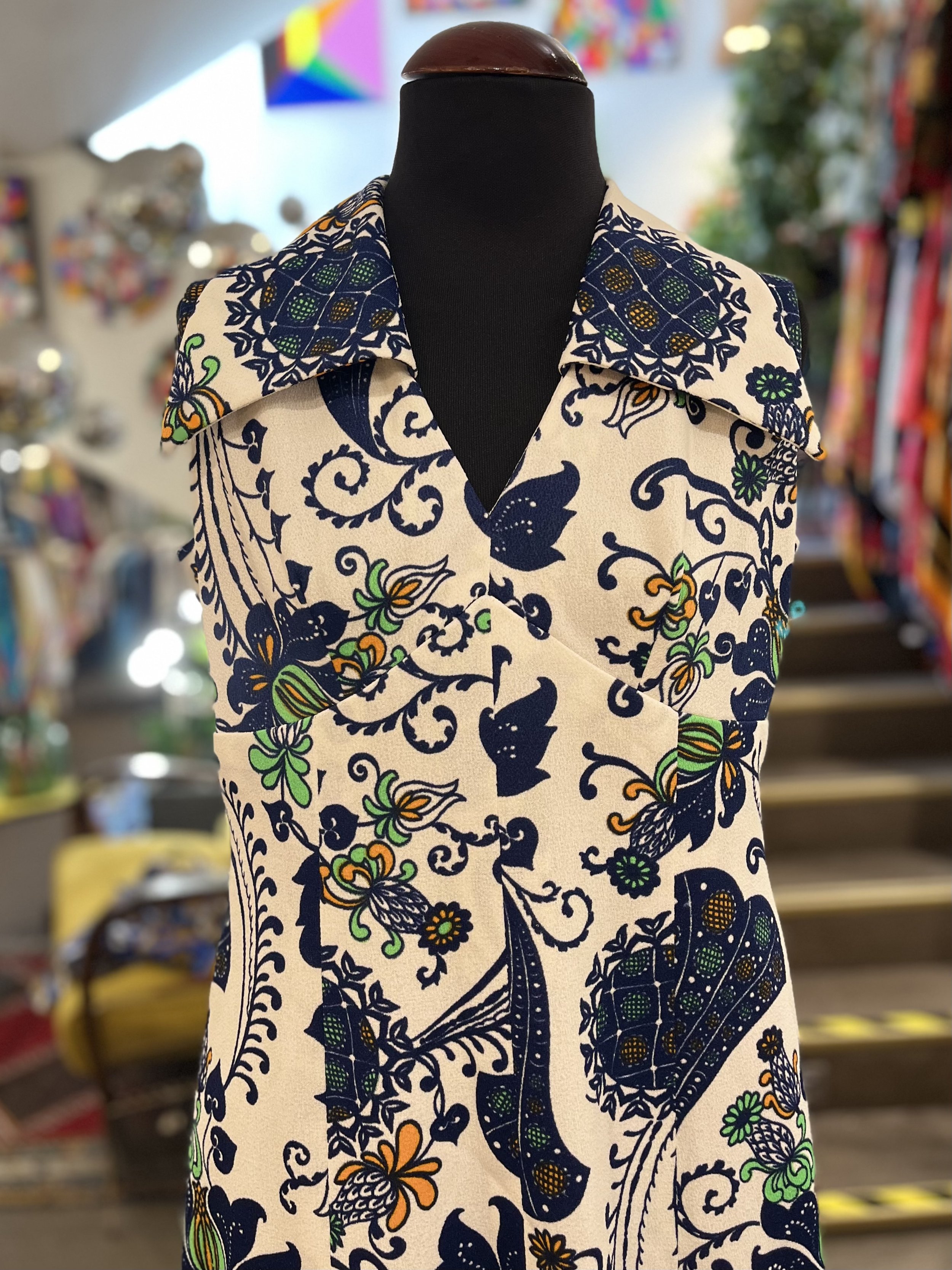 Vestido vintage sin mangas años 70 punto de poliester tipo mod o boho