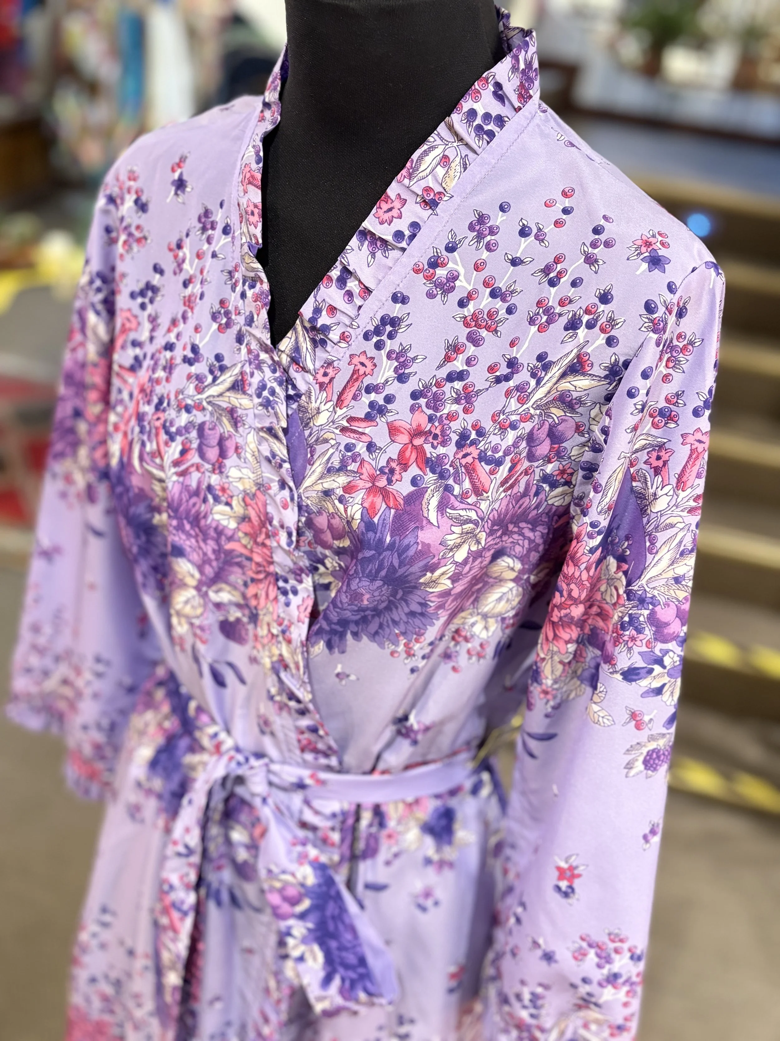Vestido bata lencero vintage en tonos lavanda años 70 made in Europe
