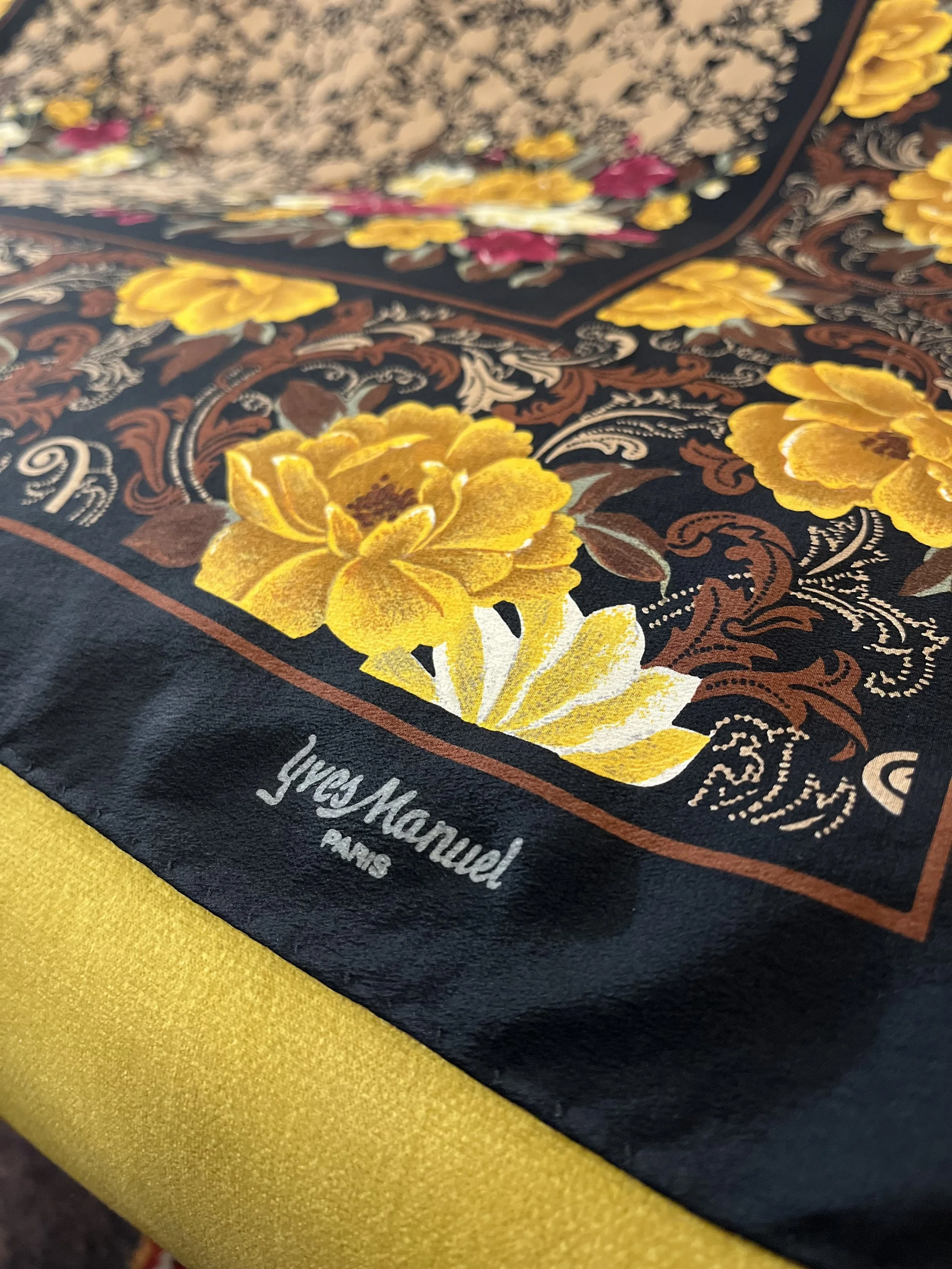 Pañuelo vintage de seda de Yves Manuel made in france