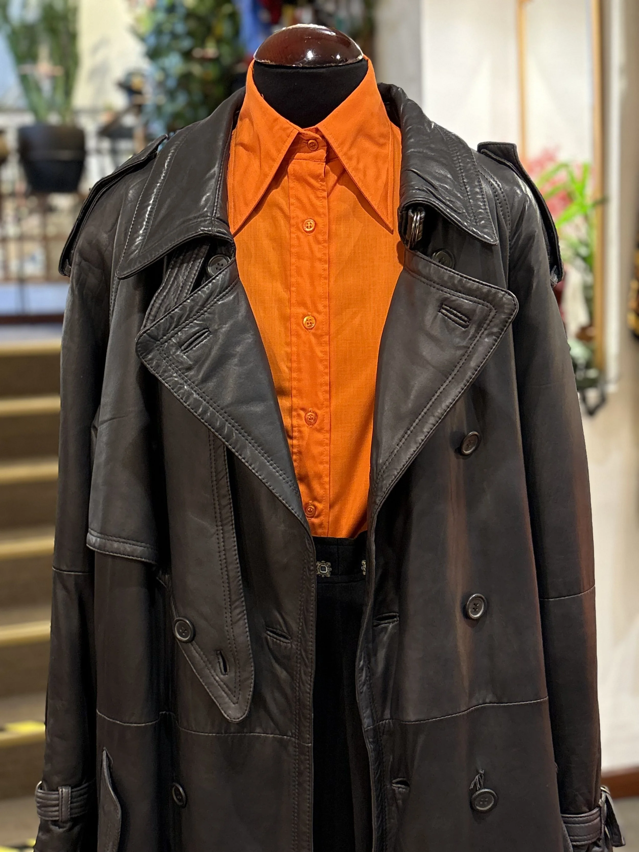 Gabardina trench vintage de piel napa en color negro años 80
