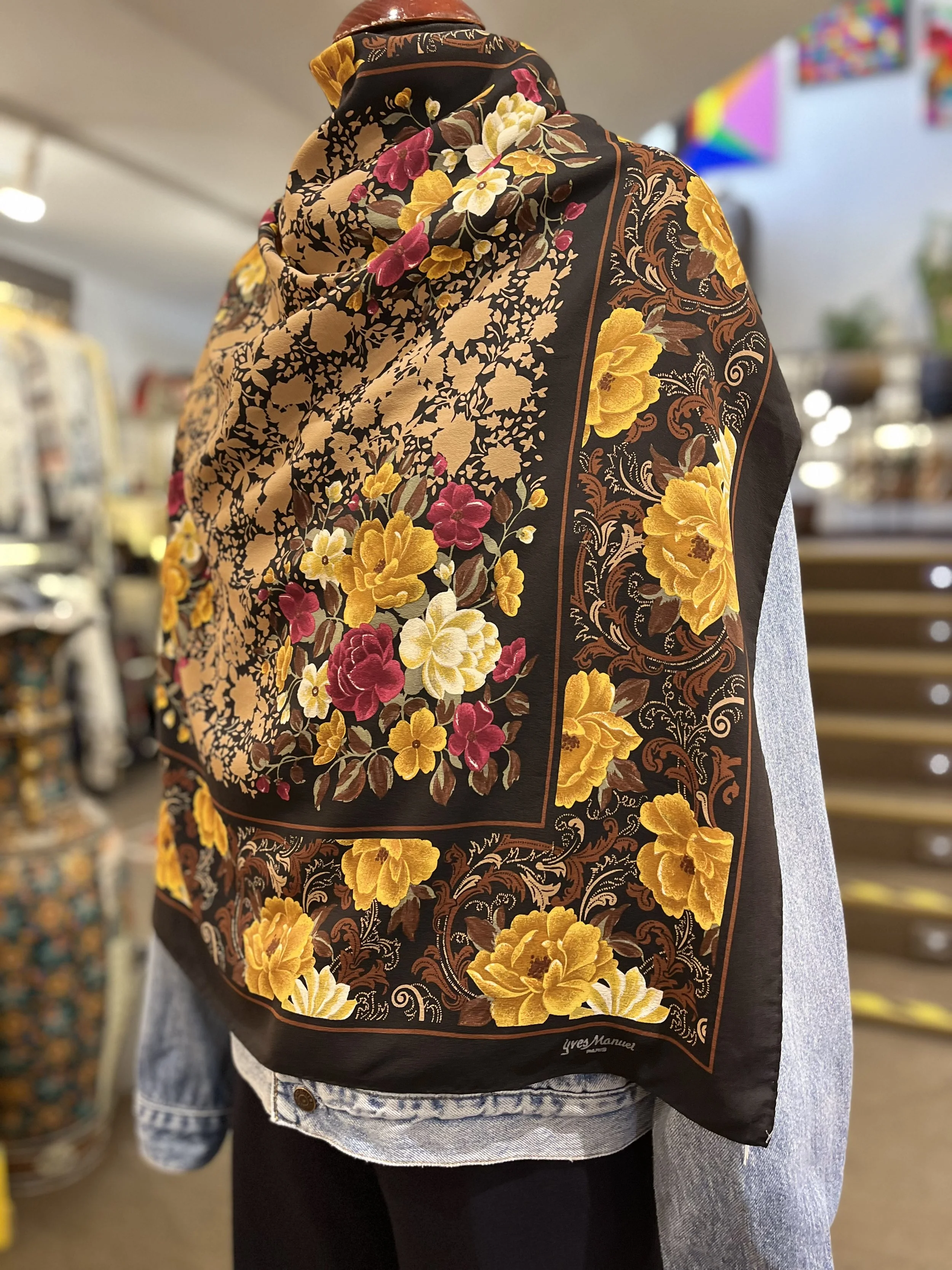 Pañuelo vintage de seda de Yves Manuel made in france