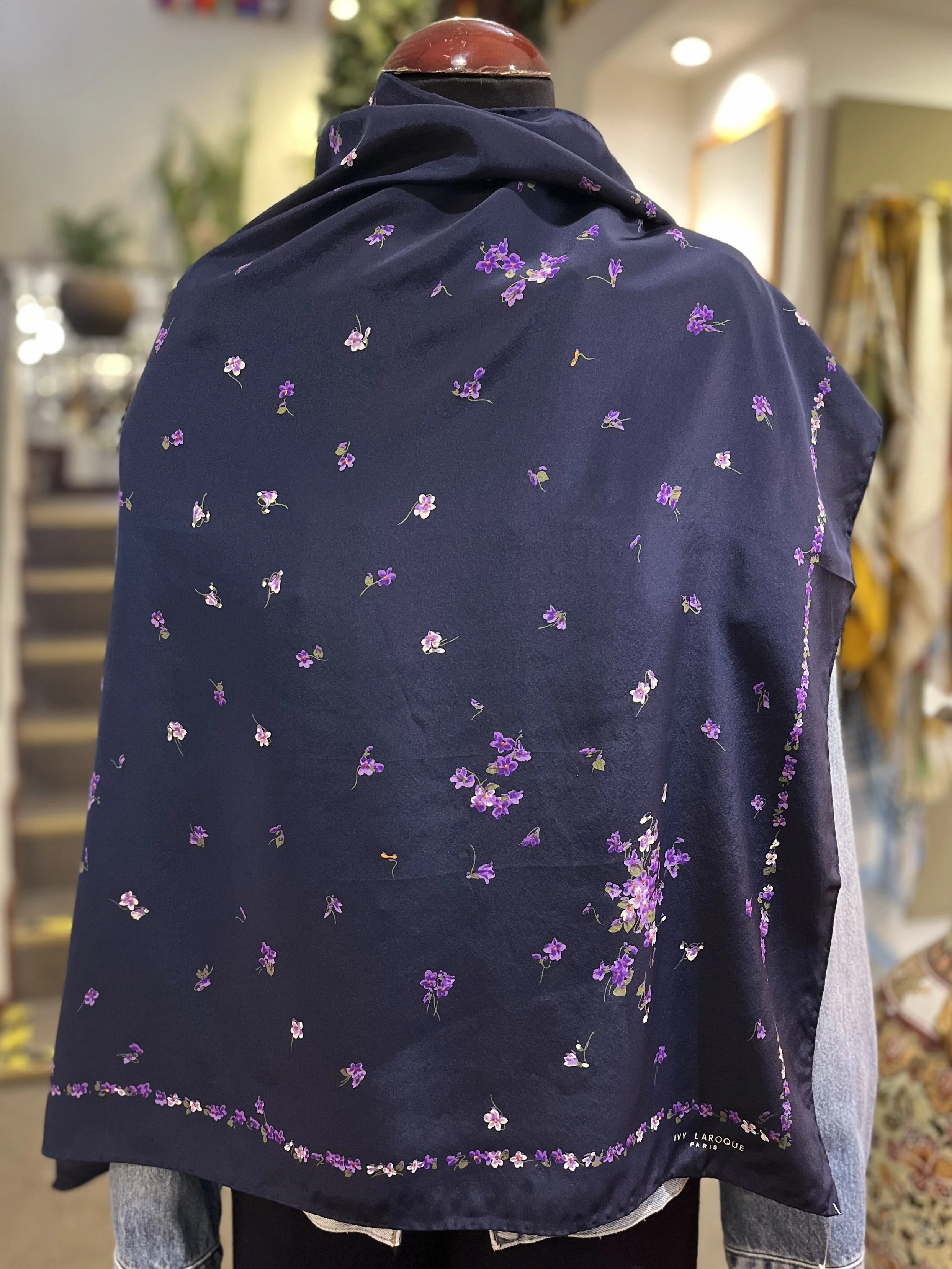 Pañuelo "IVY LAROQUE-PARIS"